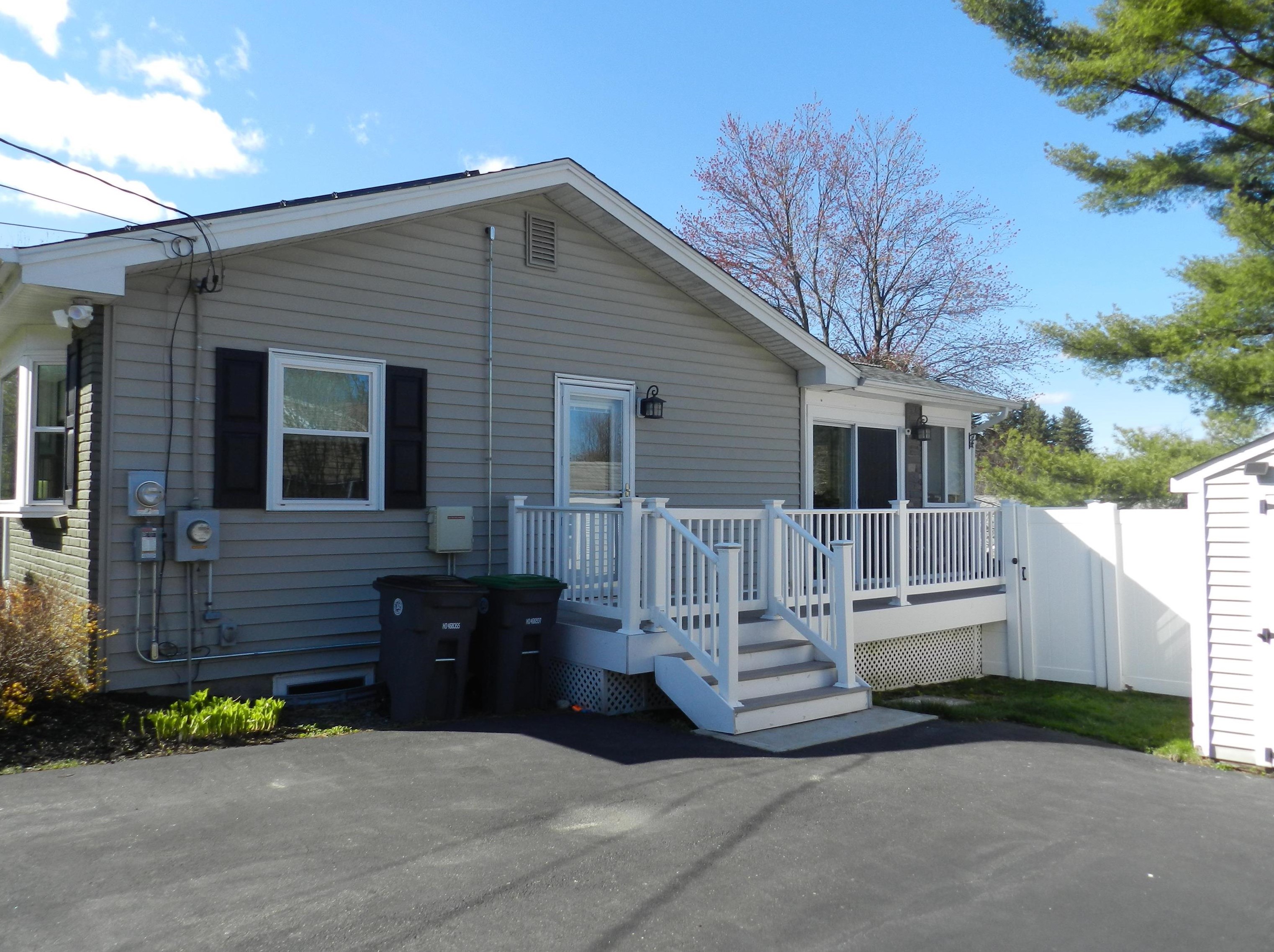 2 Heather St, Manchester, NH 03104-2037