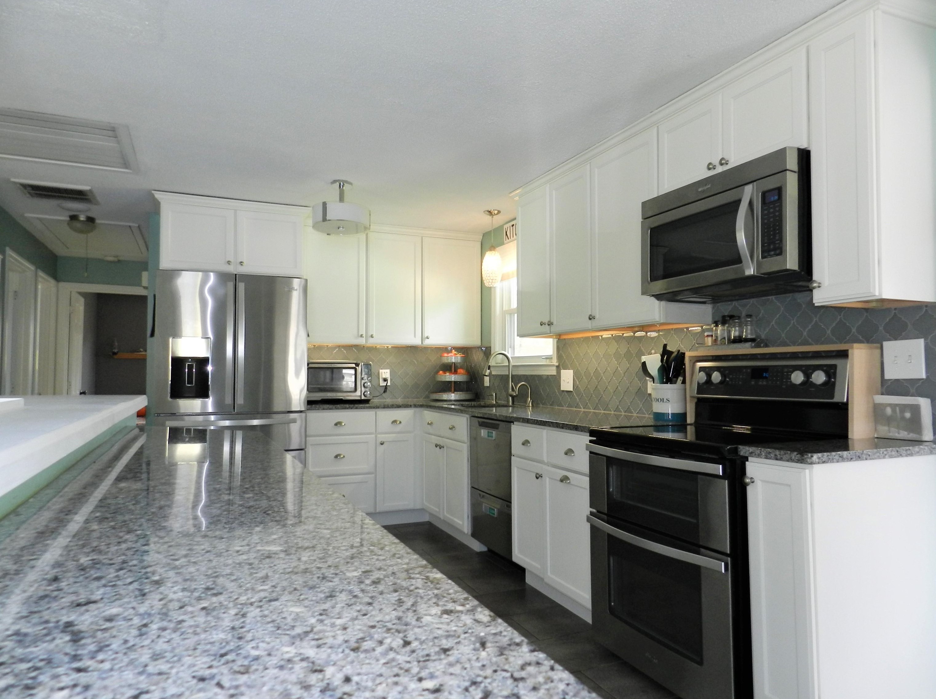 2 Heather St, Manchester NH 03104-2042 exterior