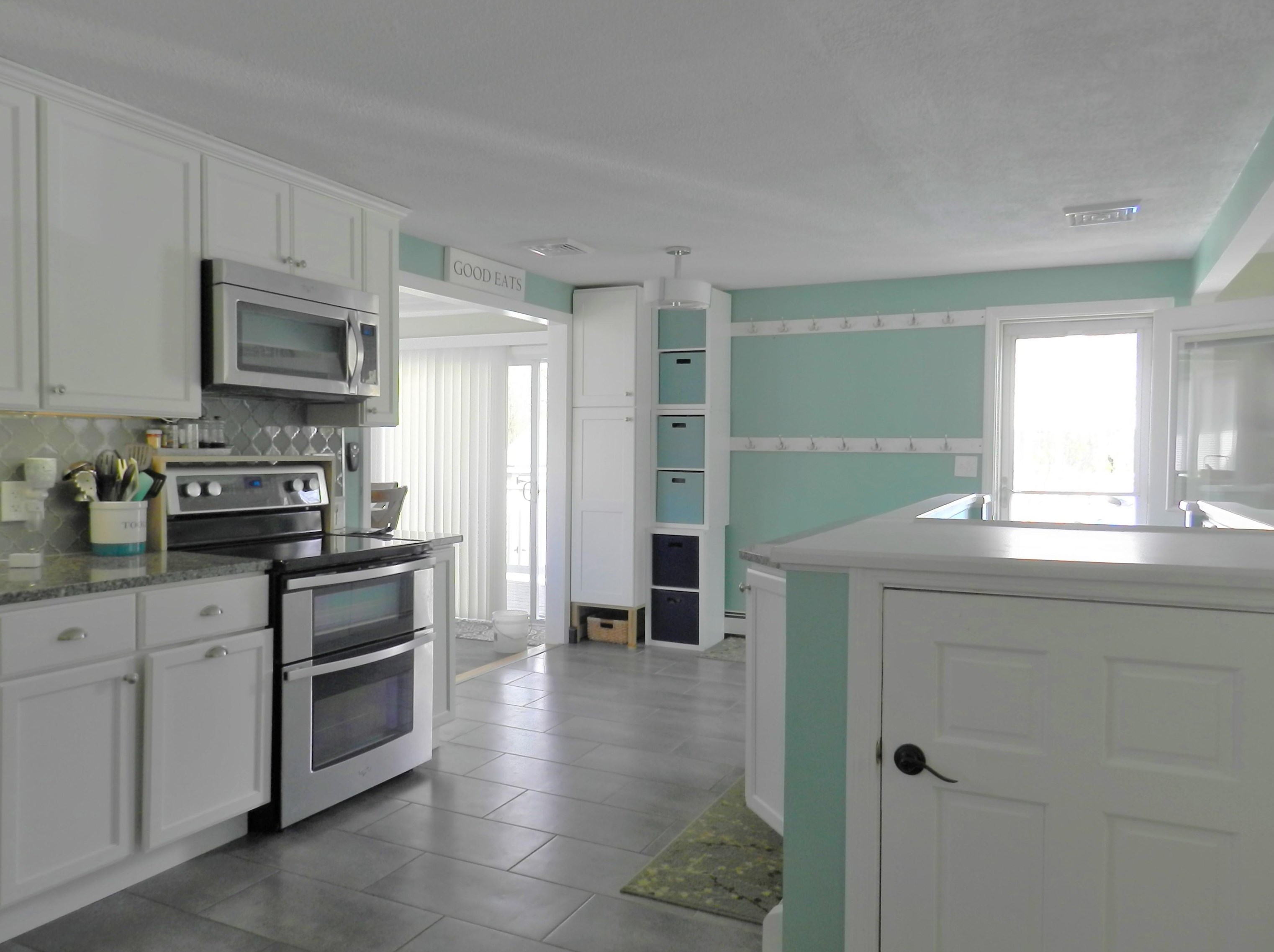 2 Heather St, Manchester NH 03104-2042 exterior