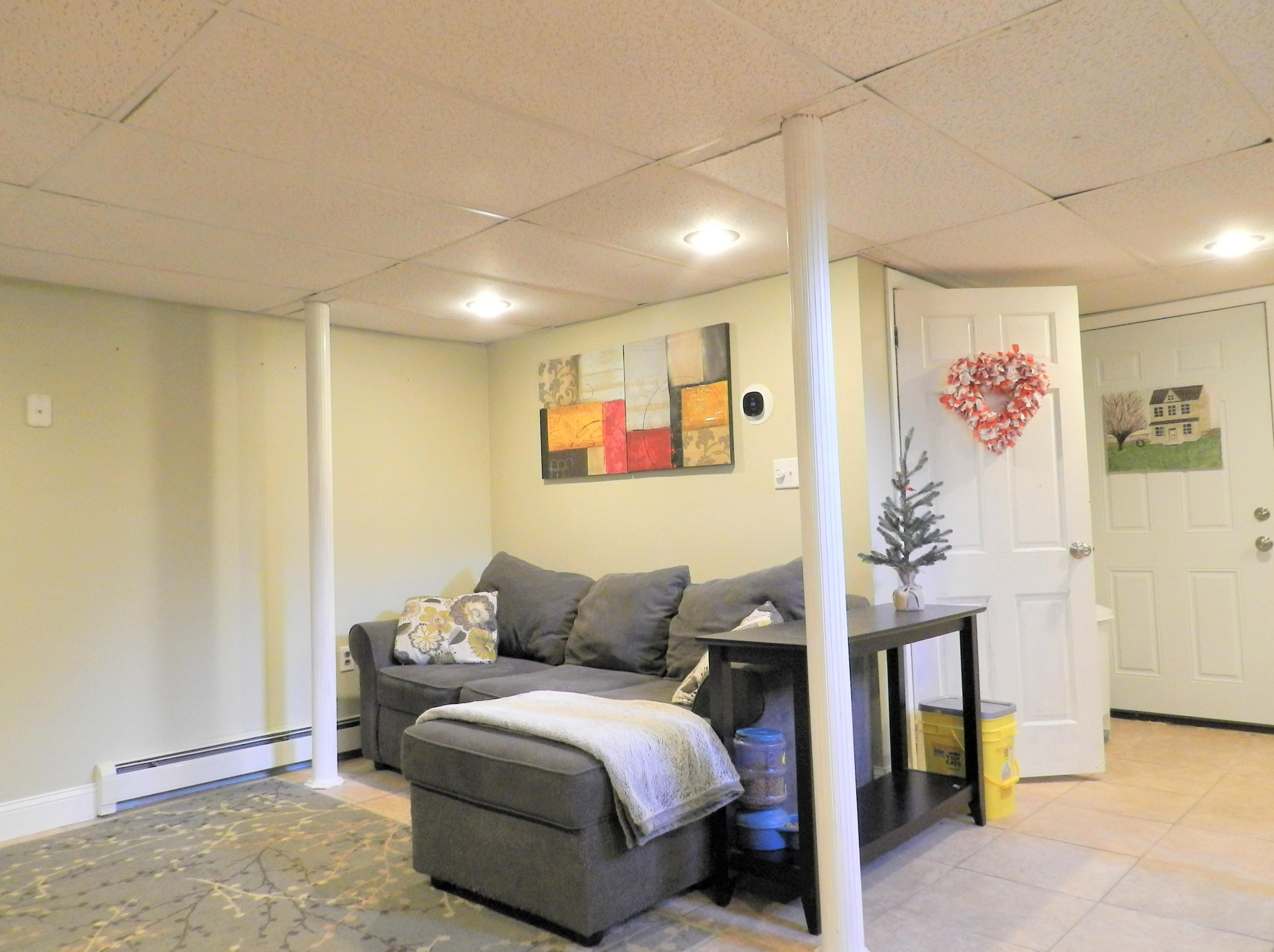 2 Heather St, Manchester NH 03104-2042 exterior