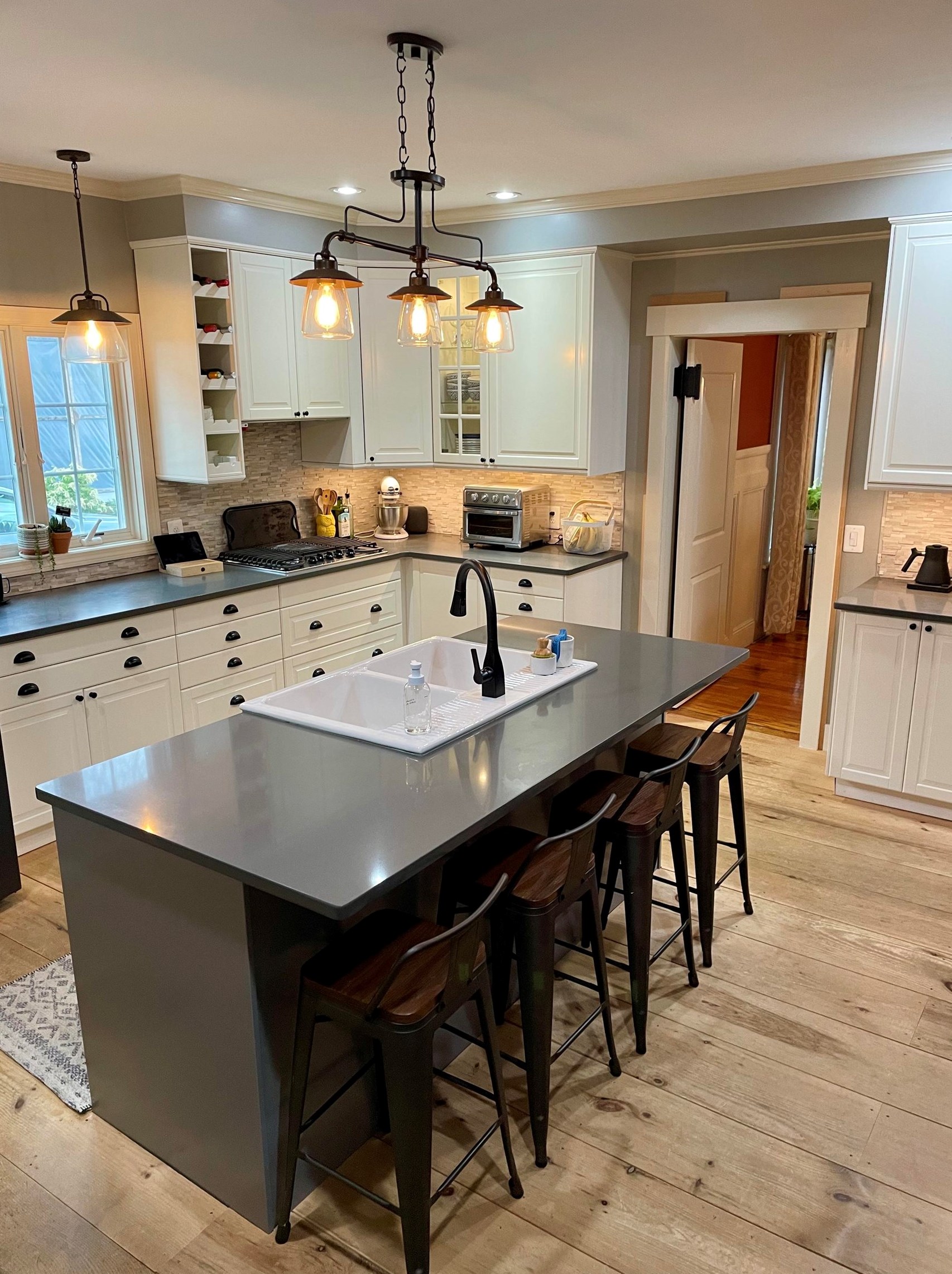 74 Charles St, Rochester, NH 03867-3413