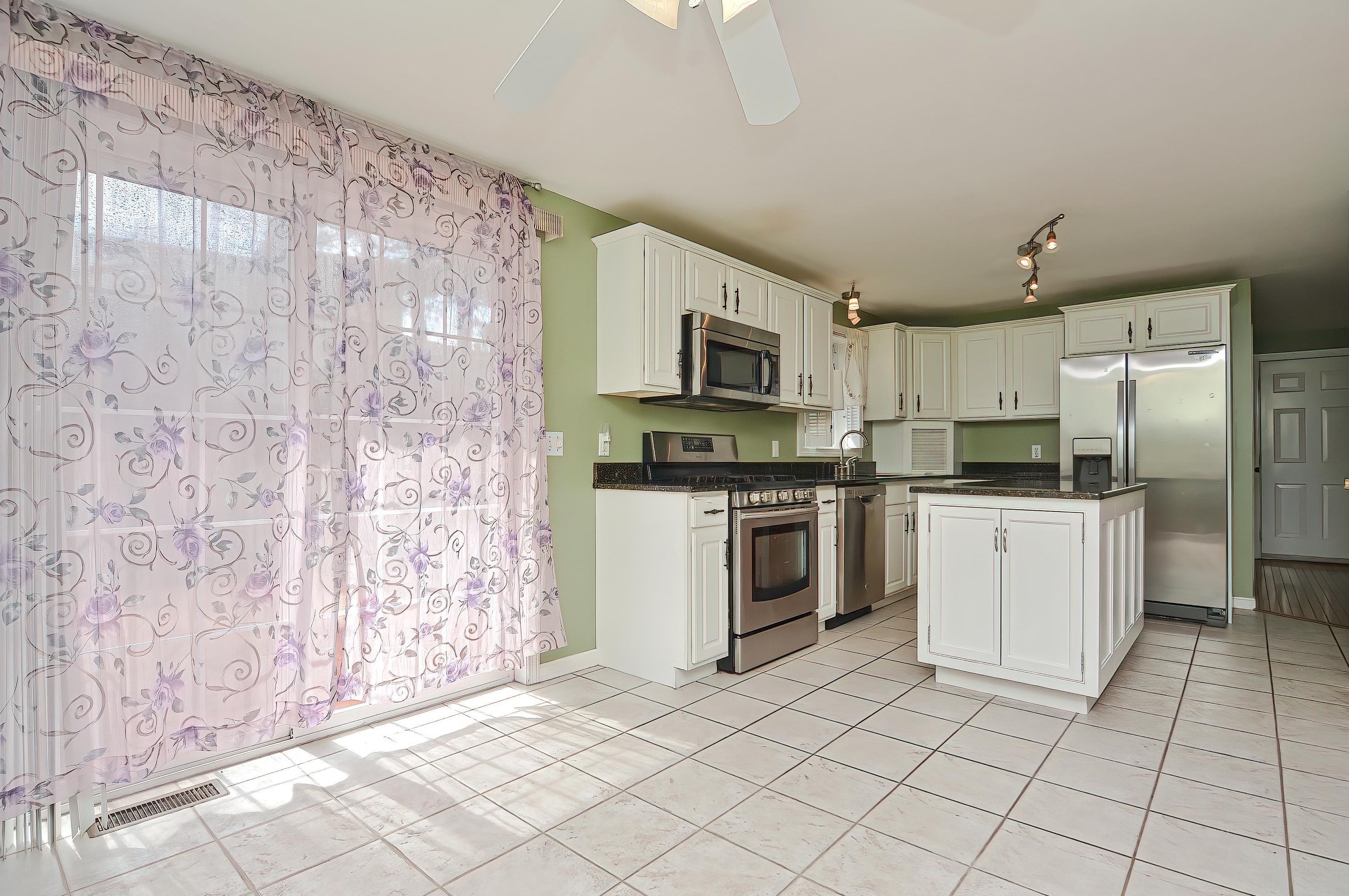 6 Whittemore Pl, Nashua, NH 03064