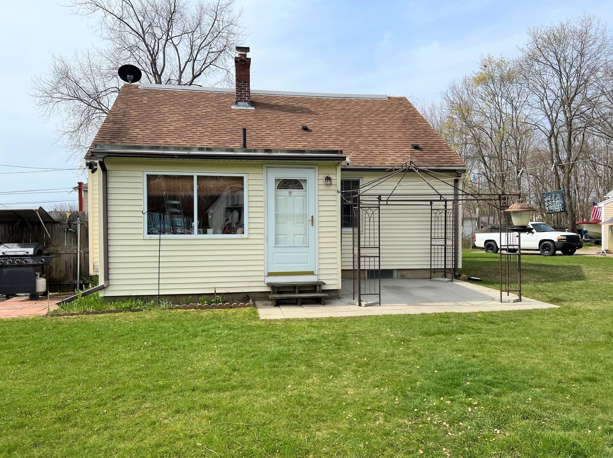 2 Rose St, Dover, NH 03820