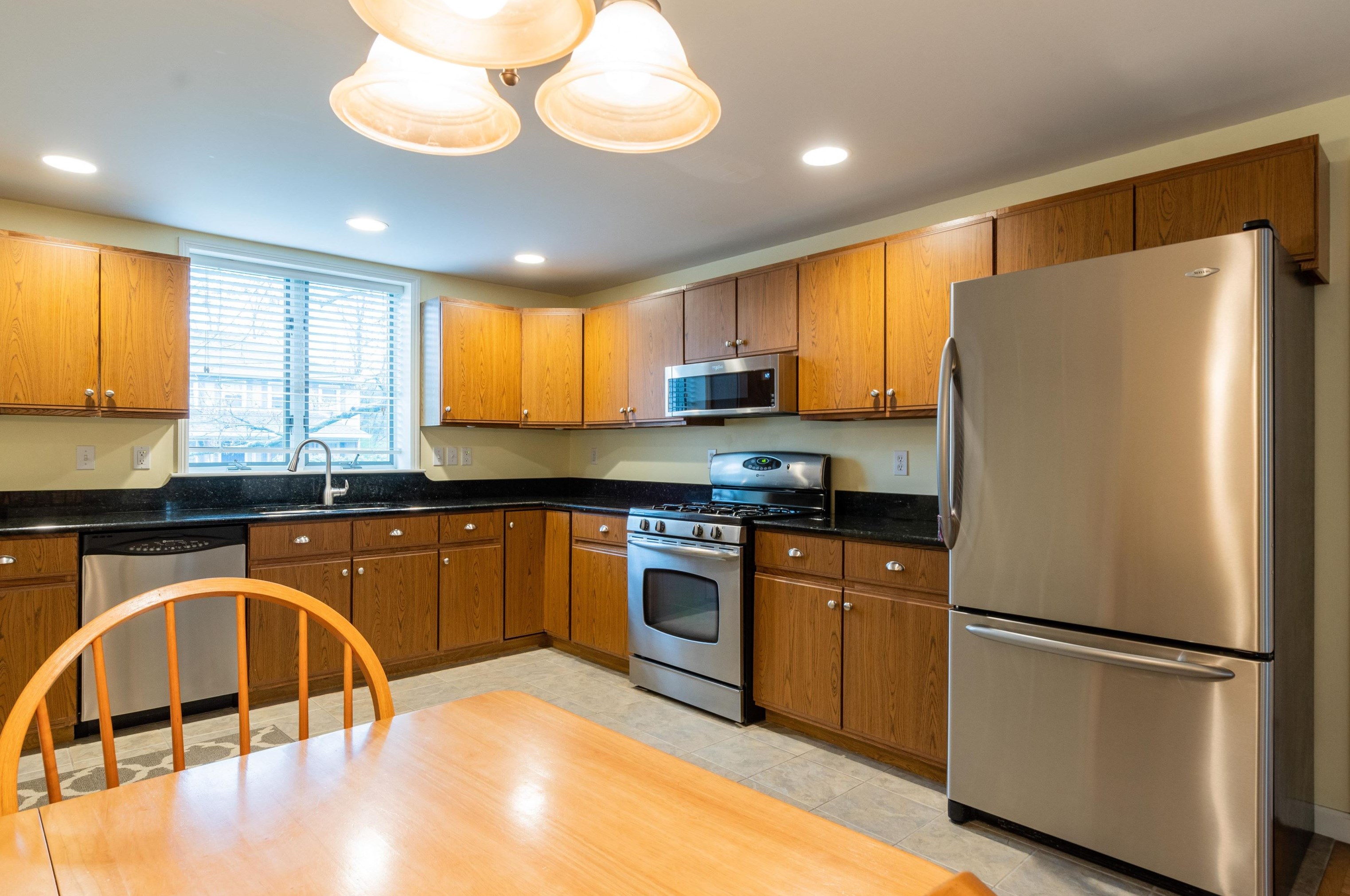 33 Barrett St, Manchester, NH 03104-2835