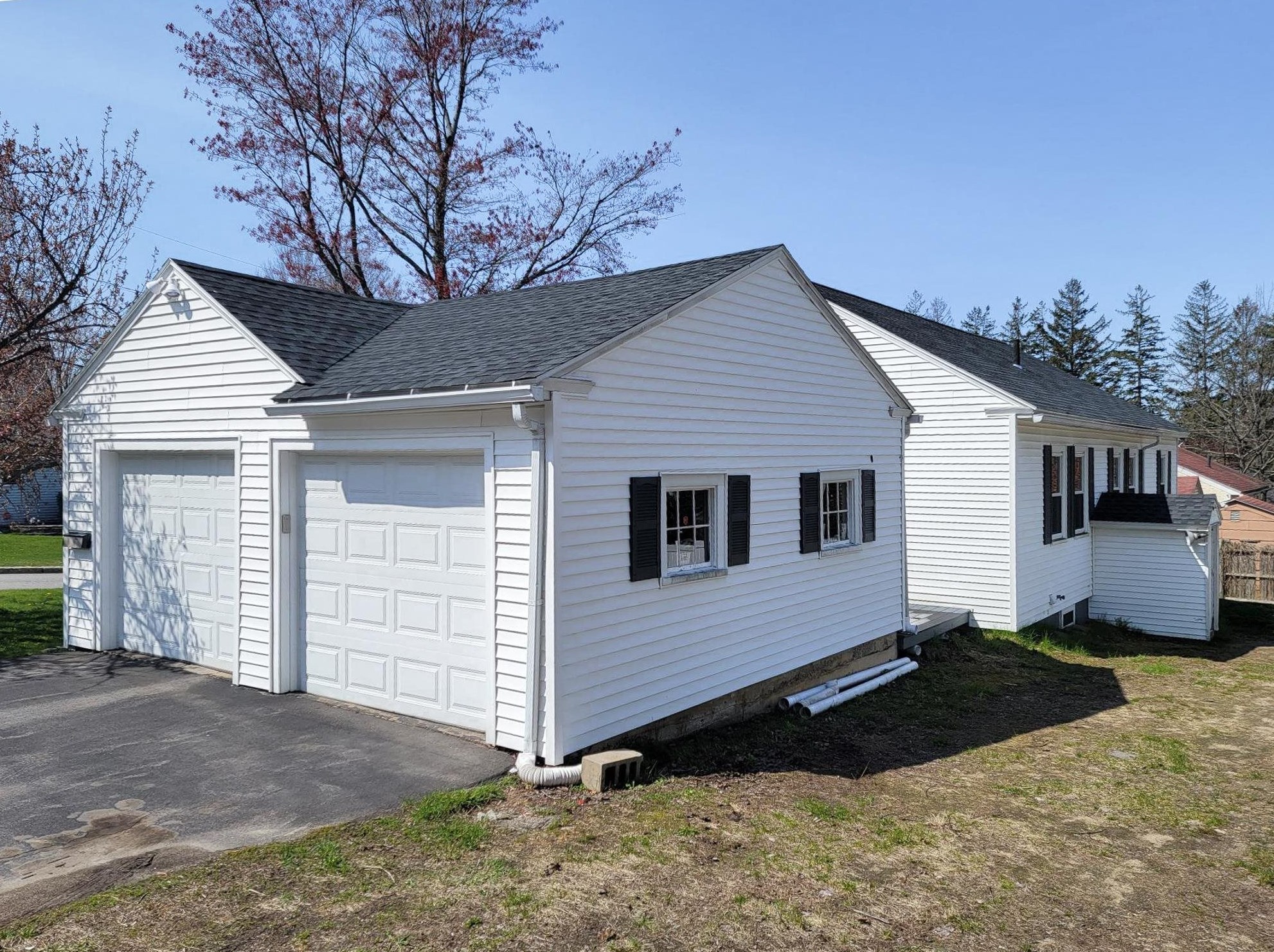 44 Breton Ave, Manchester, NH 03104-1718