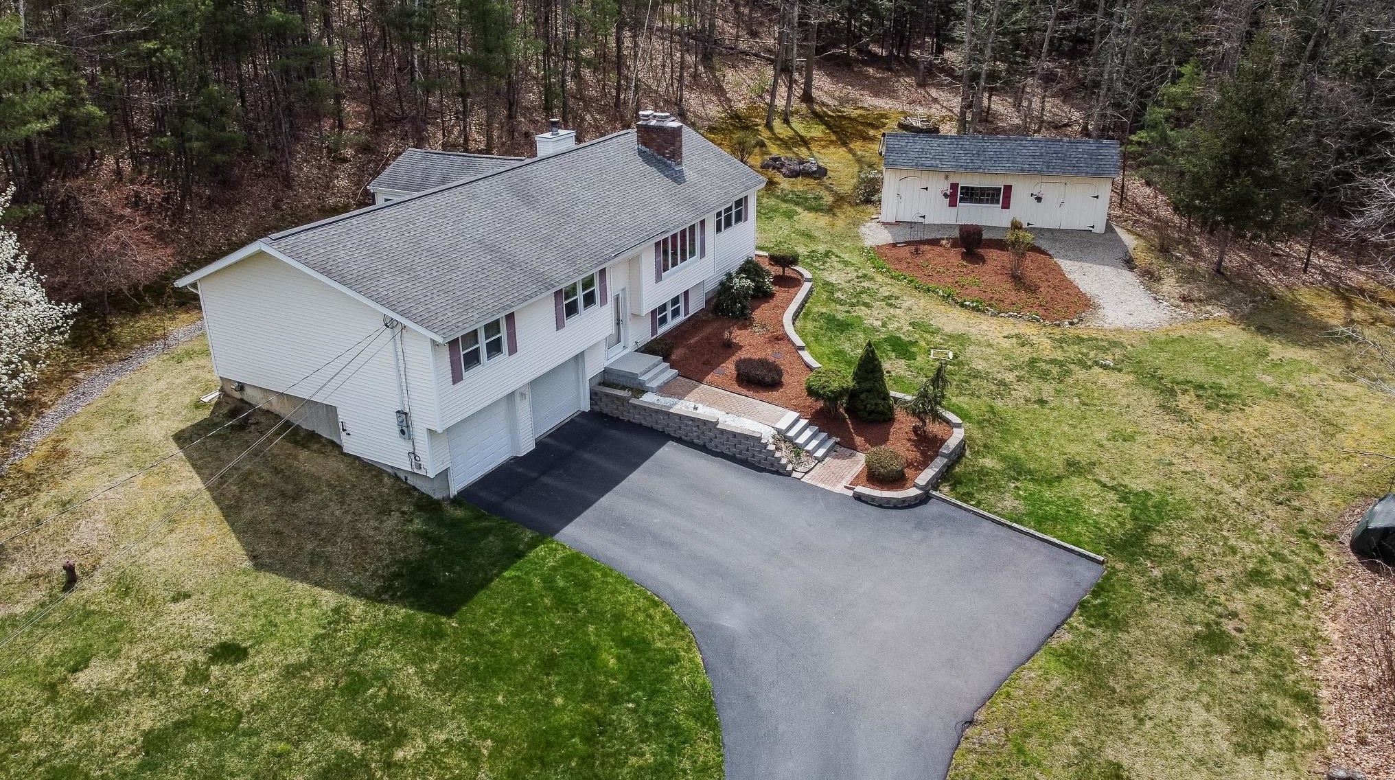 11 Brook Rd, Hudson, NH 03051-1040