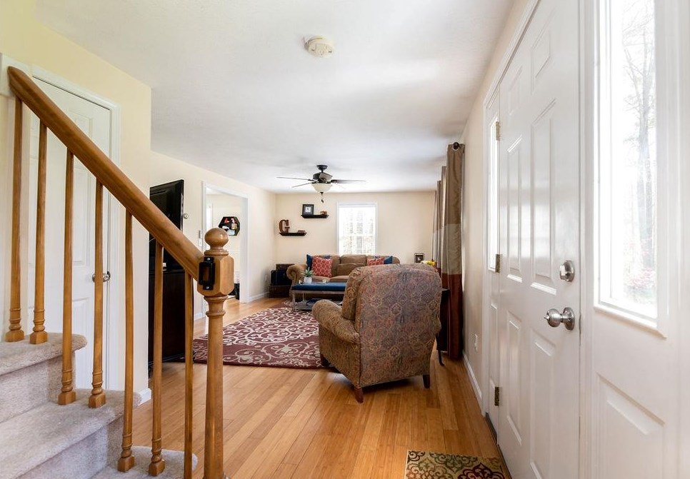 40 Pinewood Rd, Hudson NH  03051-3416 exterior