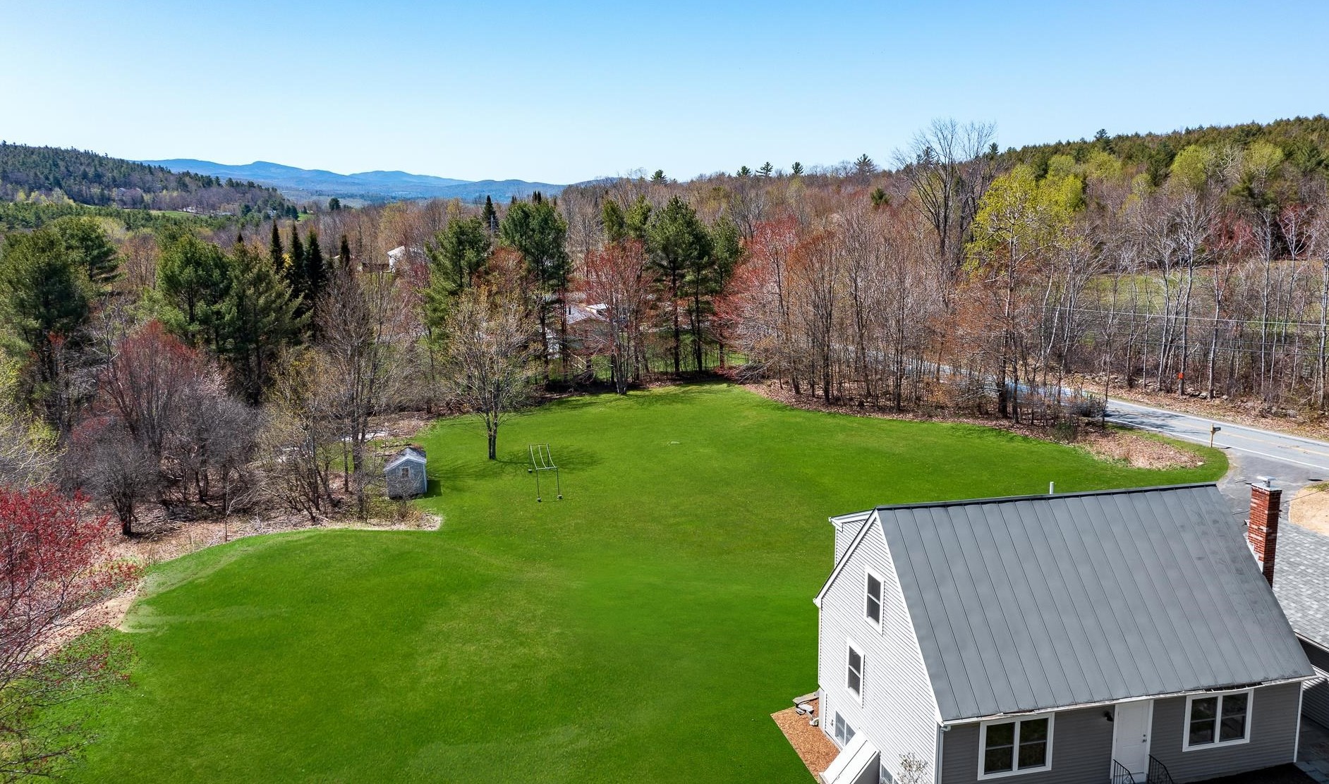 250 Hardy Hill Rd, Lebanon, NH 03766 exterior