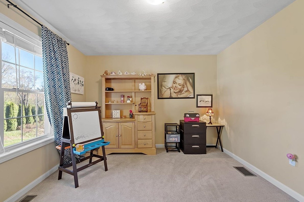 16 Johnson Rd, Windham NH  03087-2129 exterior