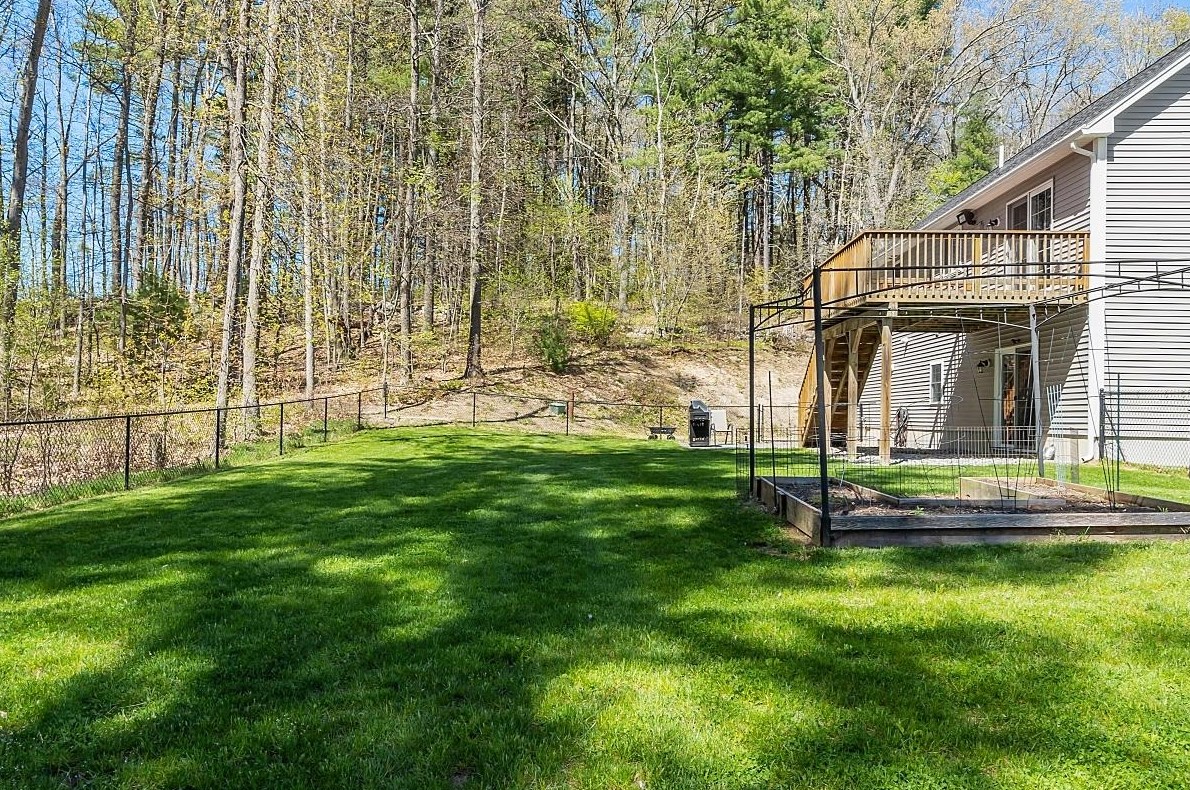 16 Johnson Rd, Windham NH  03087-2129 exterior