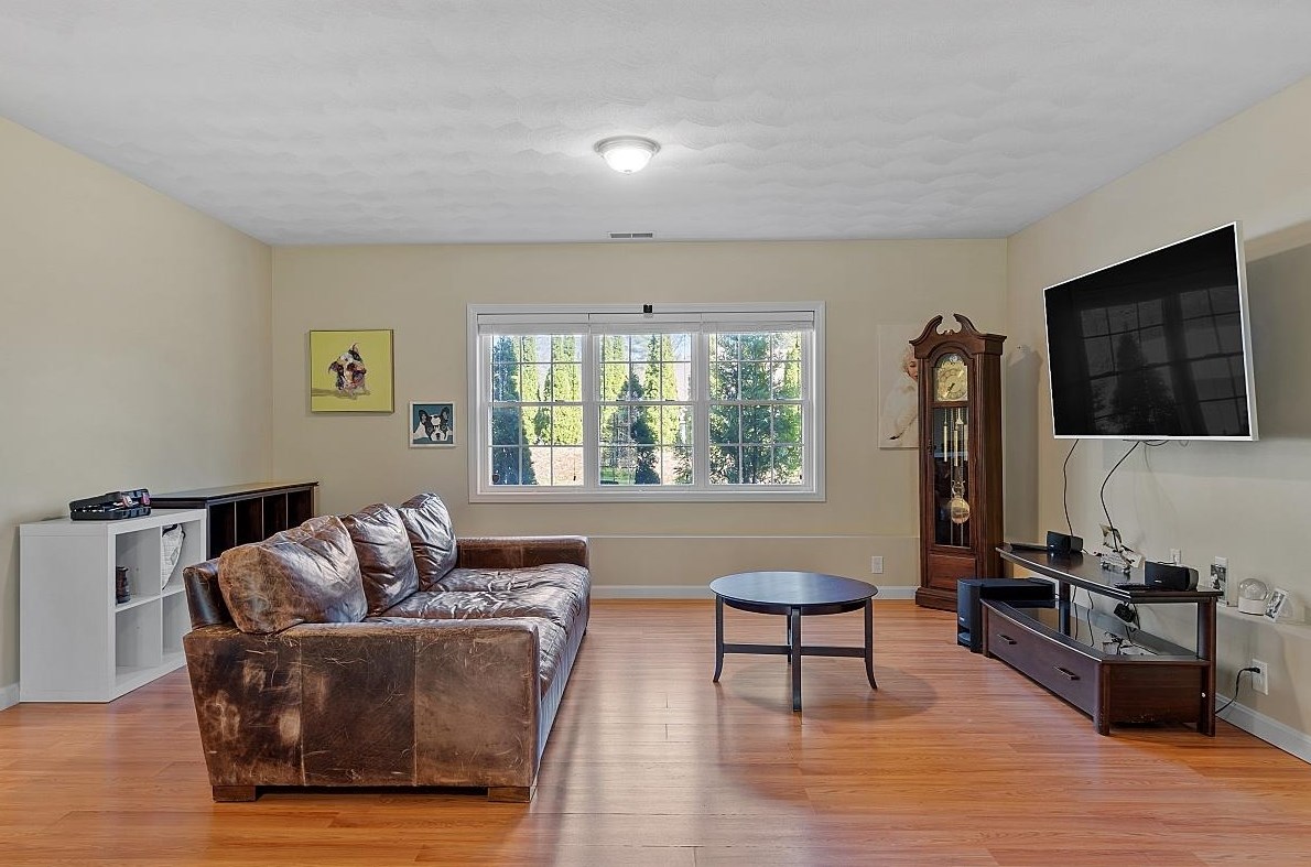 16 Johnson Rd, Windham NH  03087-2129 exterior