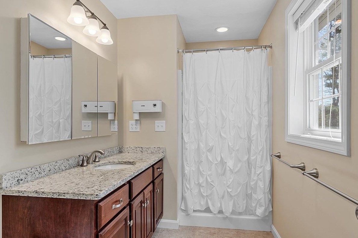 16 Johnson Rd, Windham NH  03087-2129 exterior