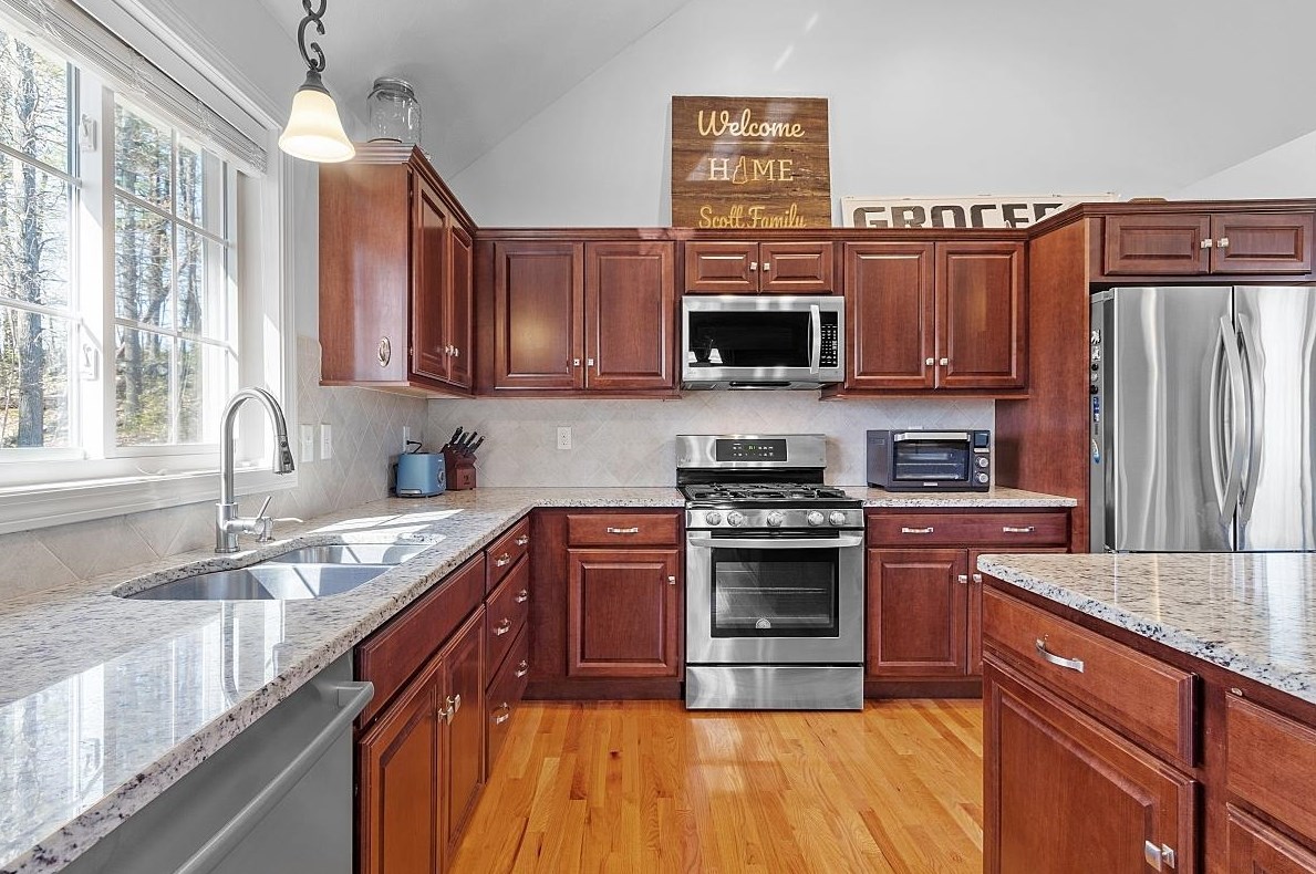 16 Johnson Rd, Windham NH  03087-2129 exterior