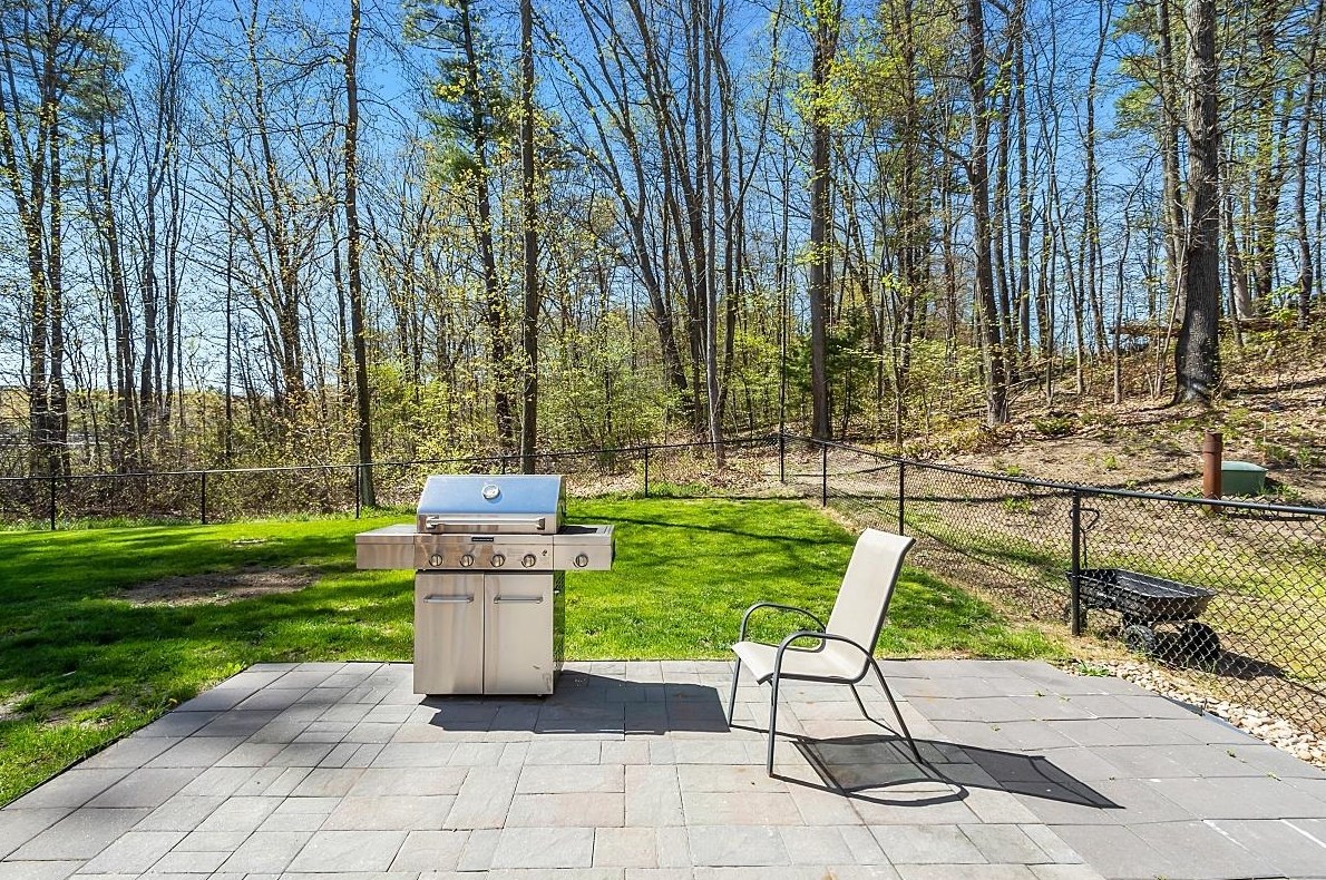 16 Johnson Rd, Windham NH  03087-2129 exterior