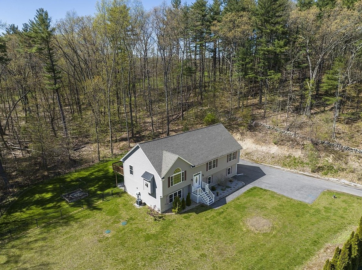 16 Johnson Rd, Windham NH  03087-2129 exterior