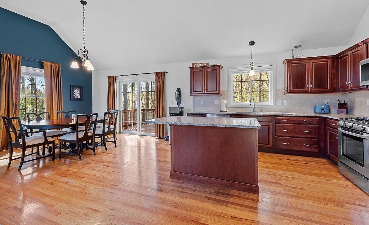 16 Johnson Rd, Windham NH  03087-2129 exterior