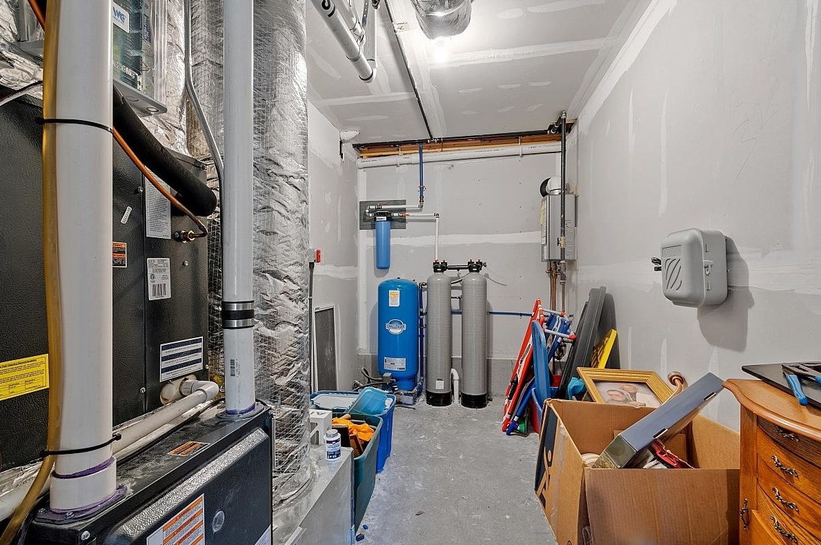 16 Johnson Rd, Windham NH  03087-2129 exterior