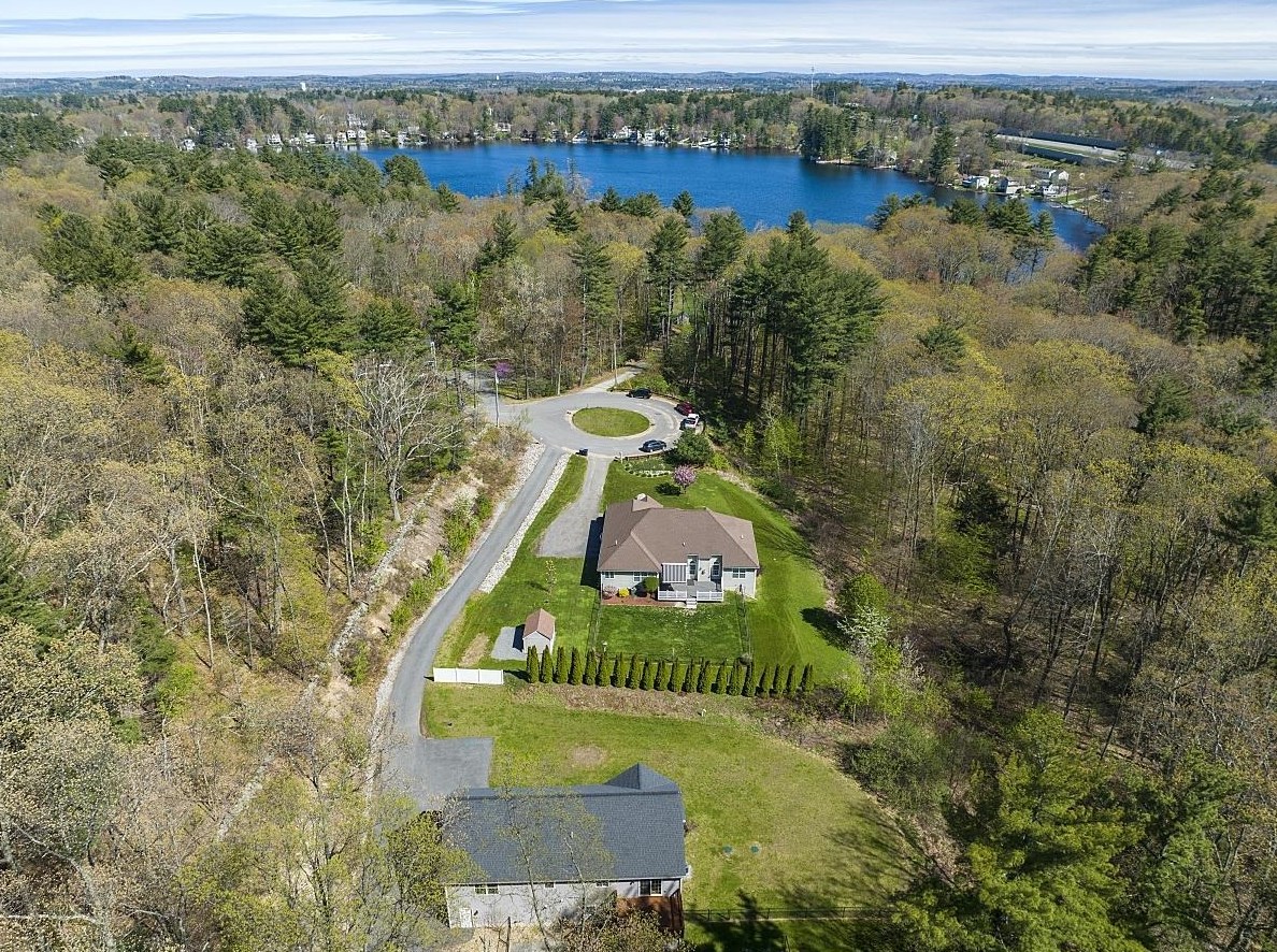 16 Johnson Rd, Windham NH  03087-2129 exterior