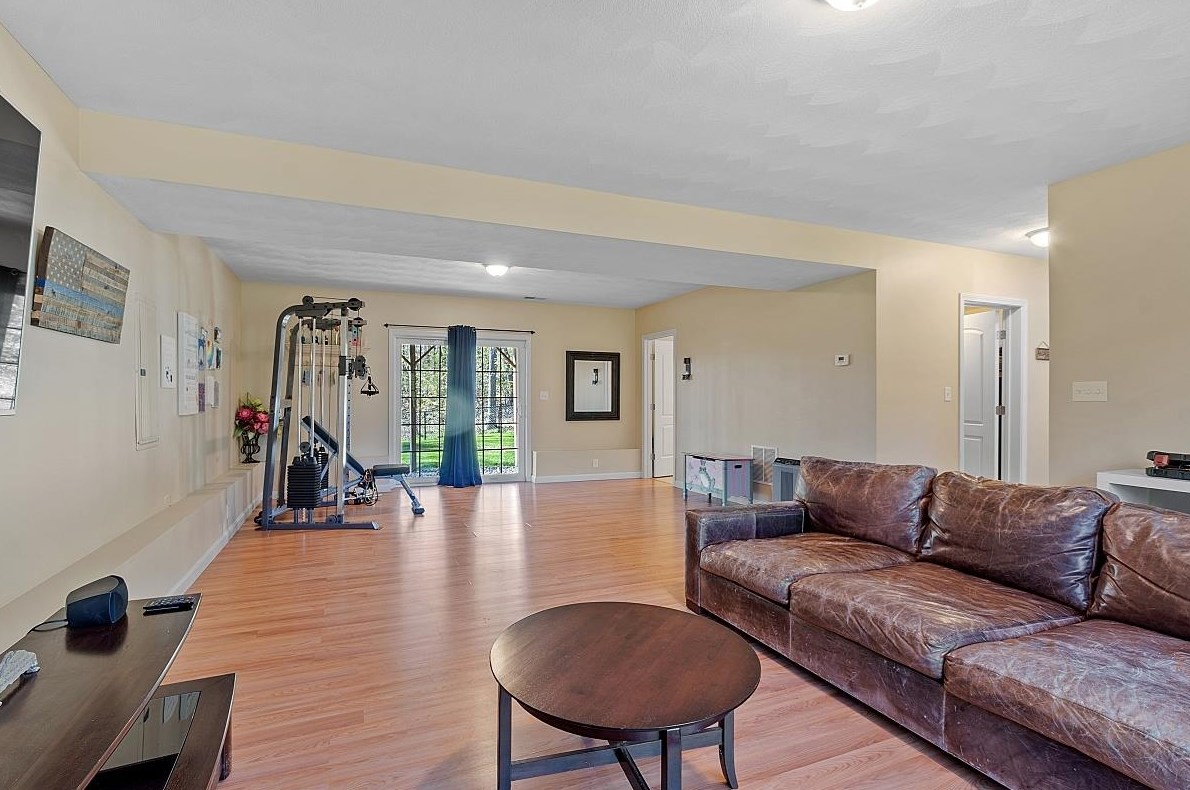 16 Johnson Rd, Windham NH  03087-2129 exterior