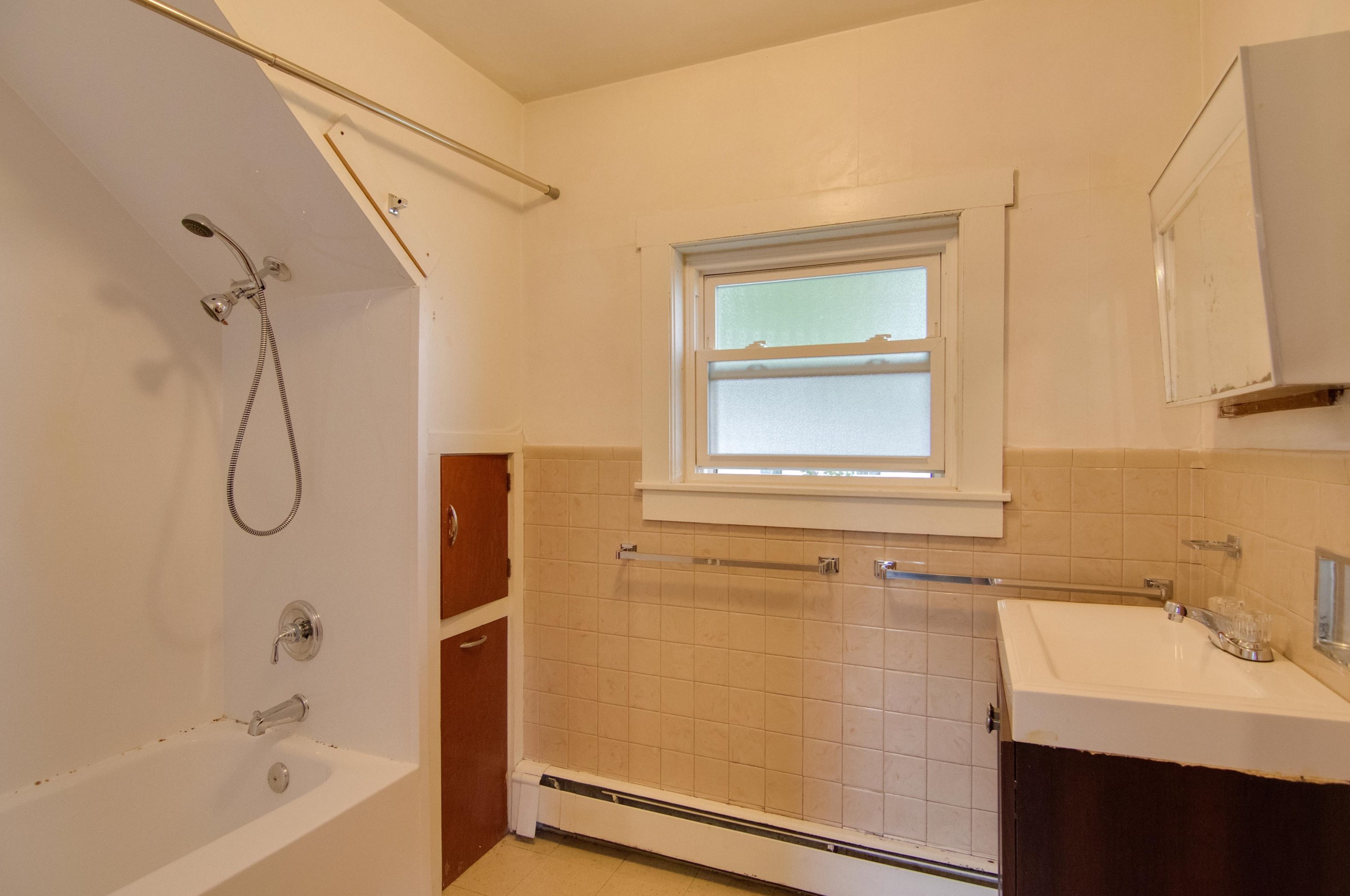 8 Winter St, Bridgewater NH 03264-1422 exterior