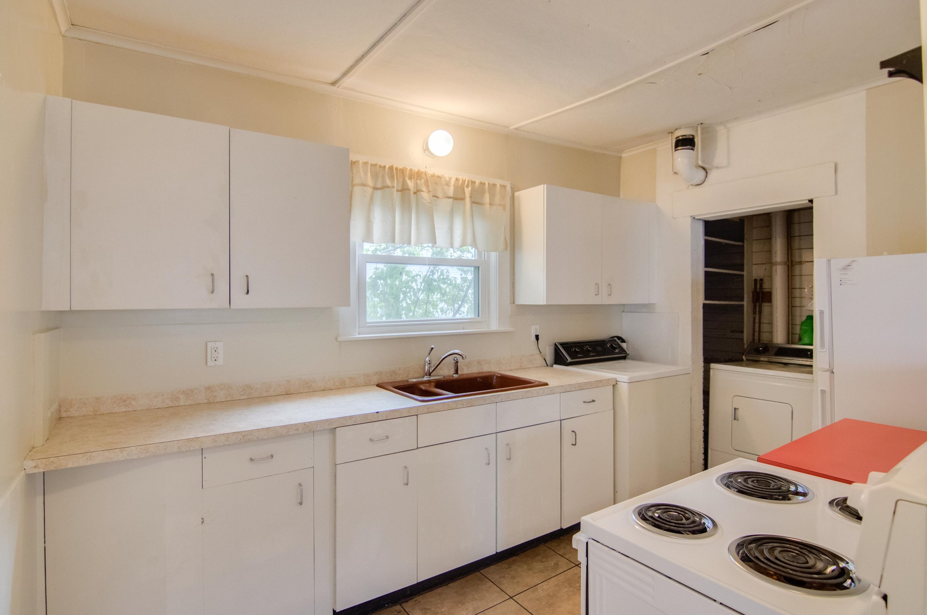 8 Winter St, Bridgewater NH 03264-1422 exterior