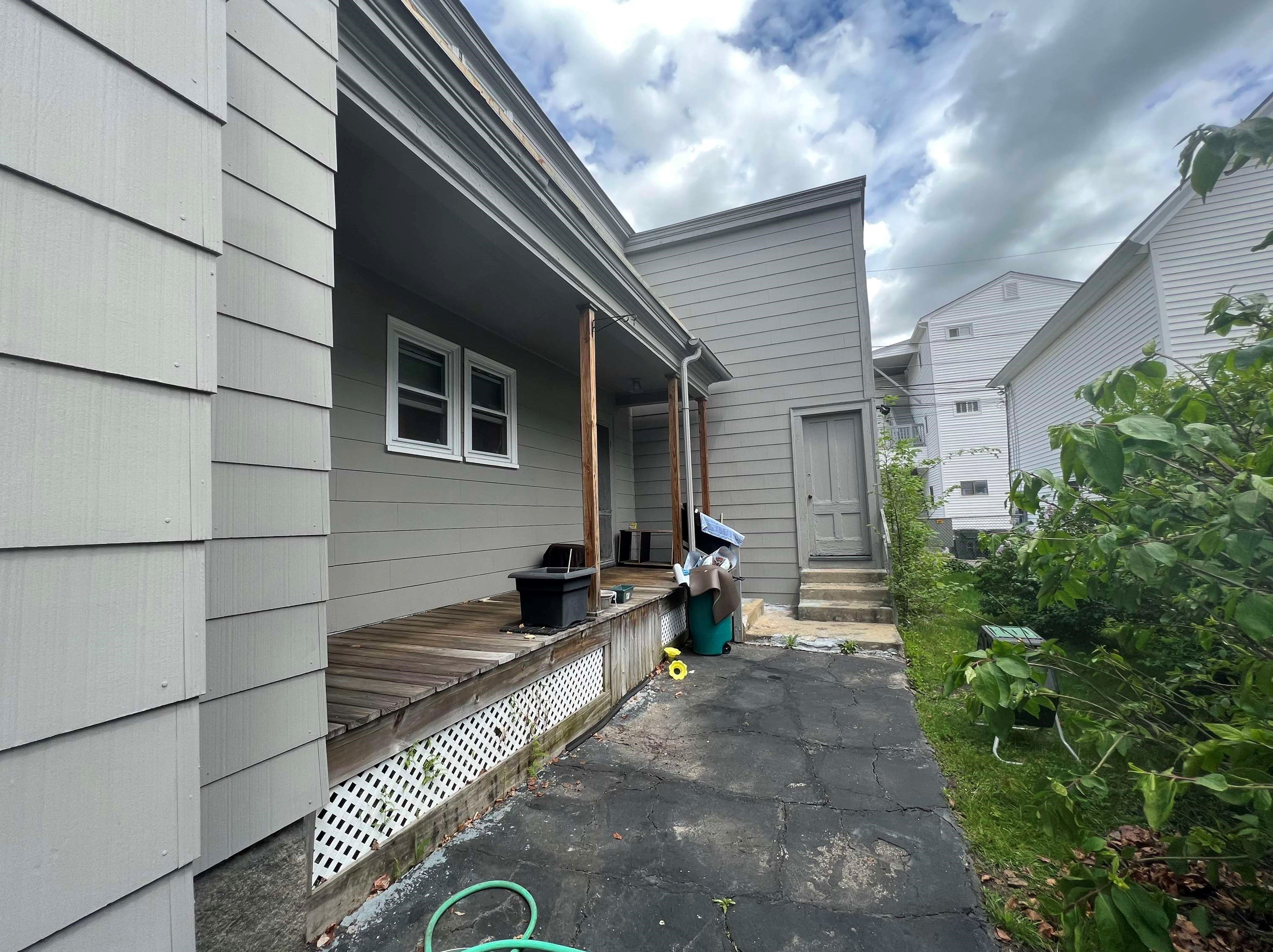 597 Beech St, Manchester NH  03104-4814 exterior