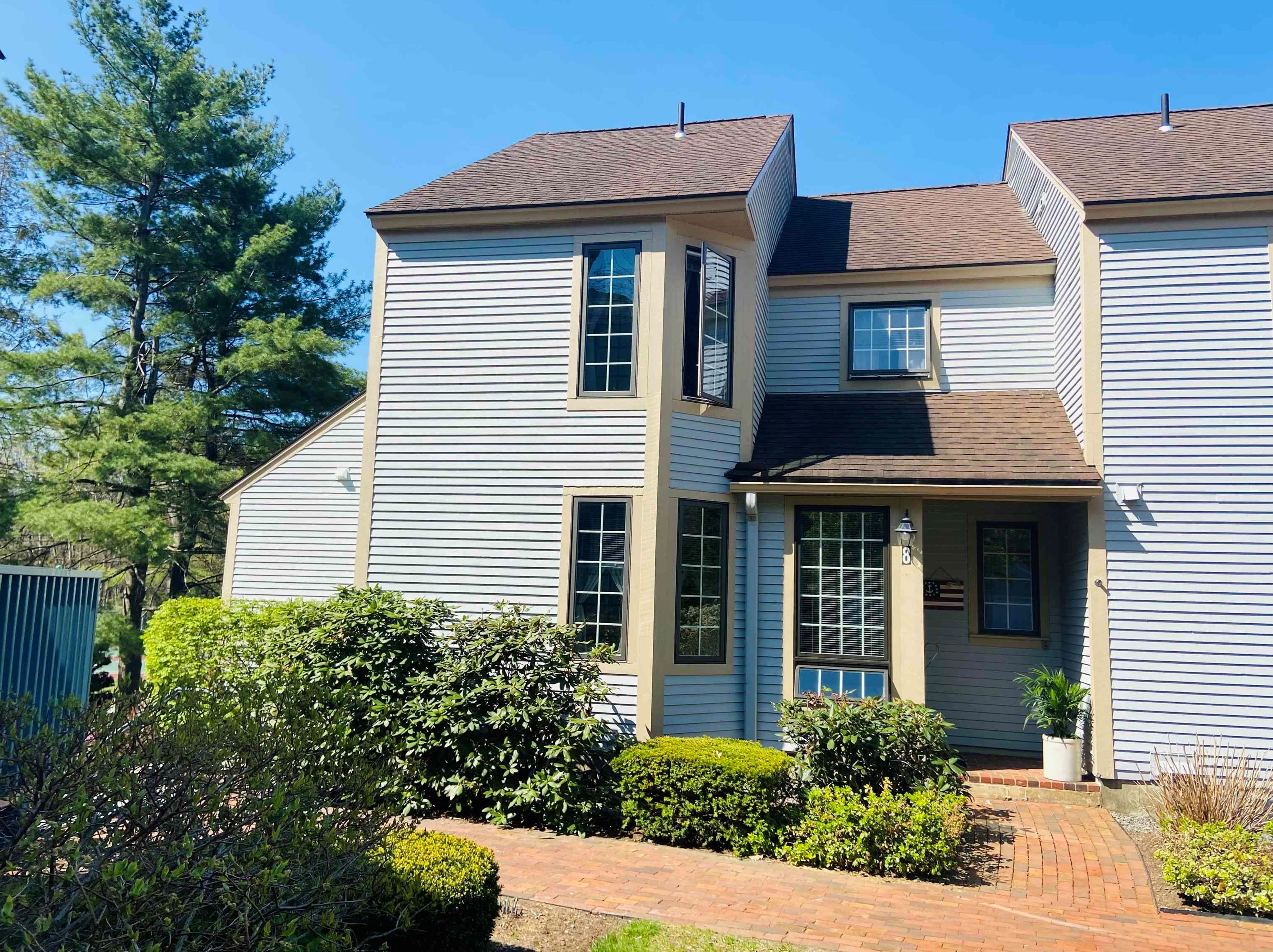 8 Windsor Square, Laconia, NH 03246