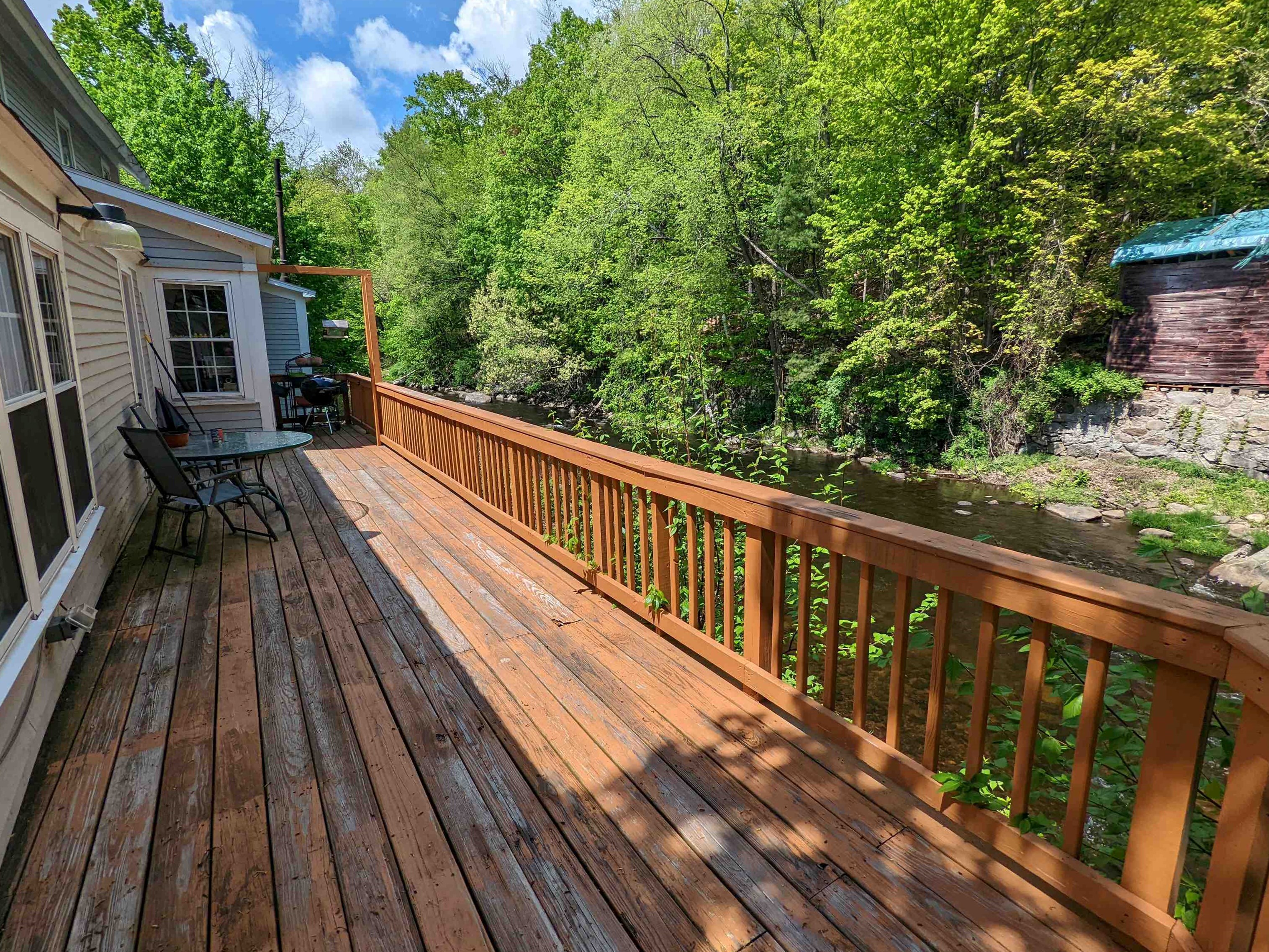 7 Island St, Wilton, NH 03086