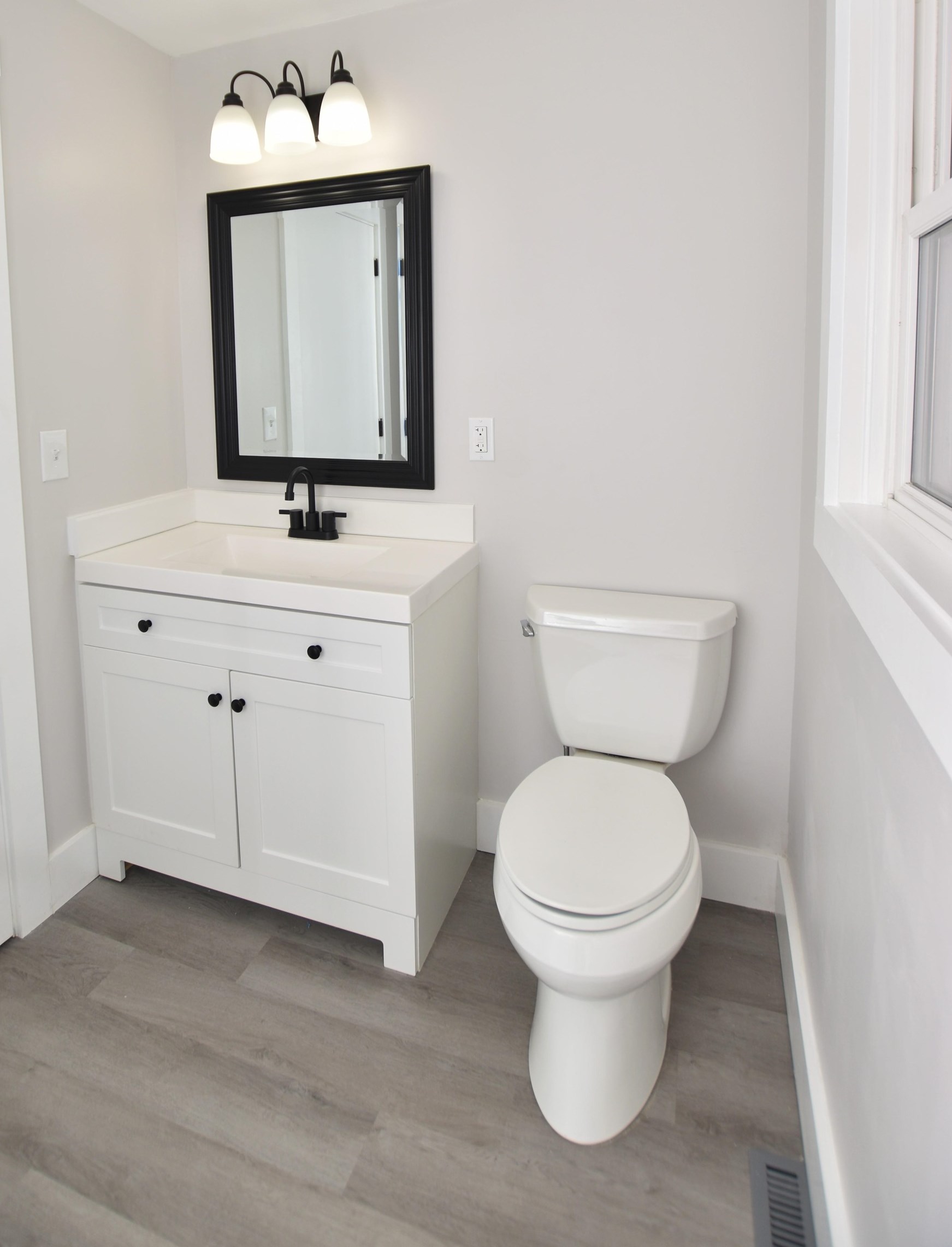 157 Exeter St, Newmarket NH 03857 exterior