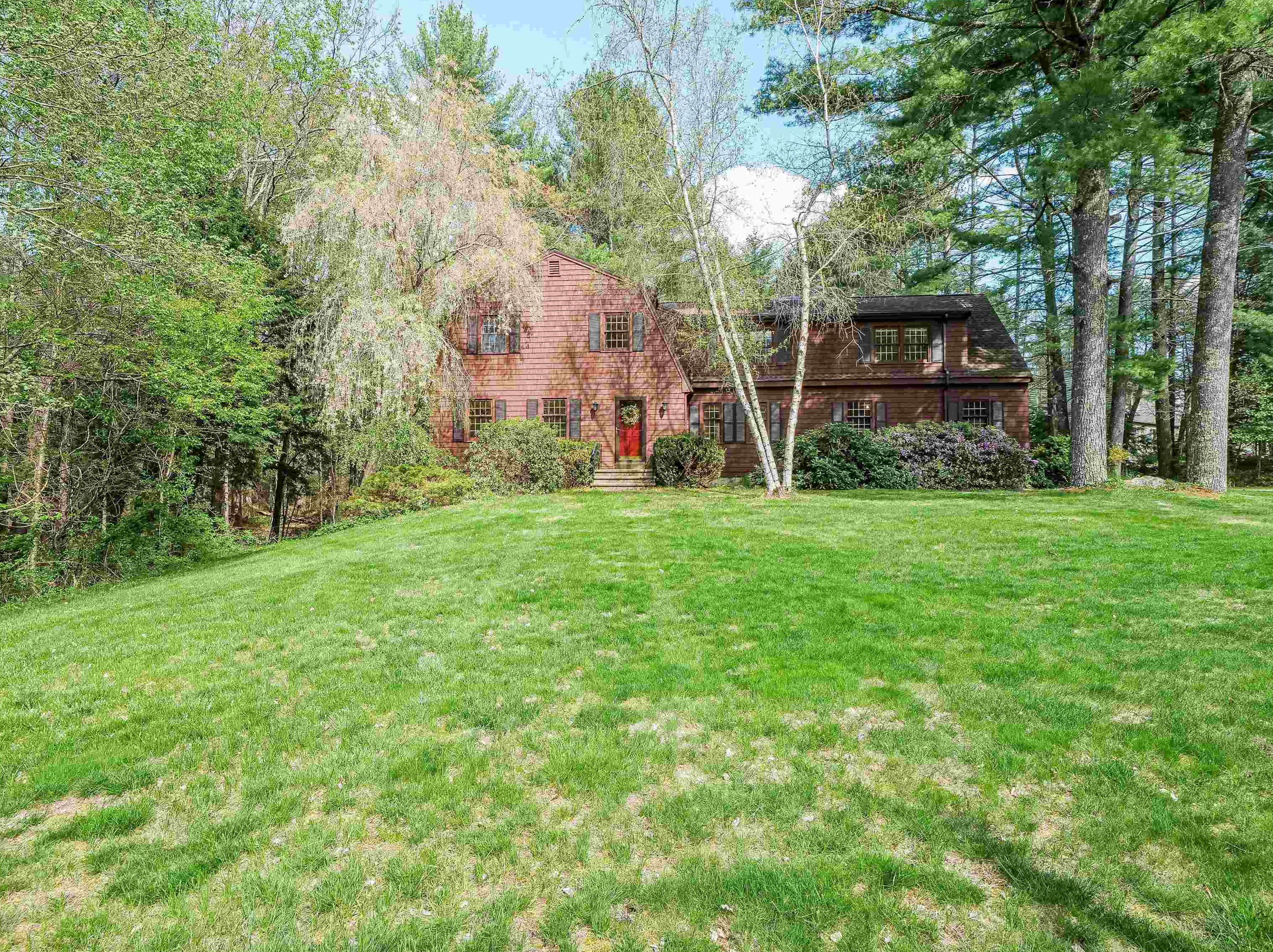 10 Hitchin Post Ln, Merrimack, NH 03054-2358
