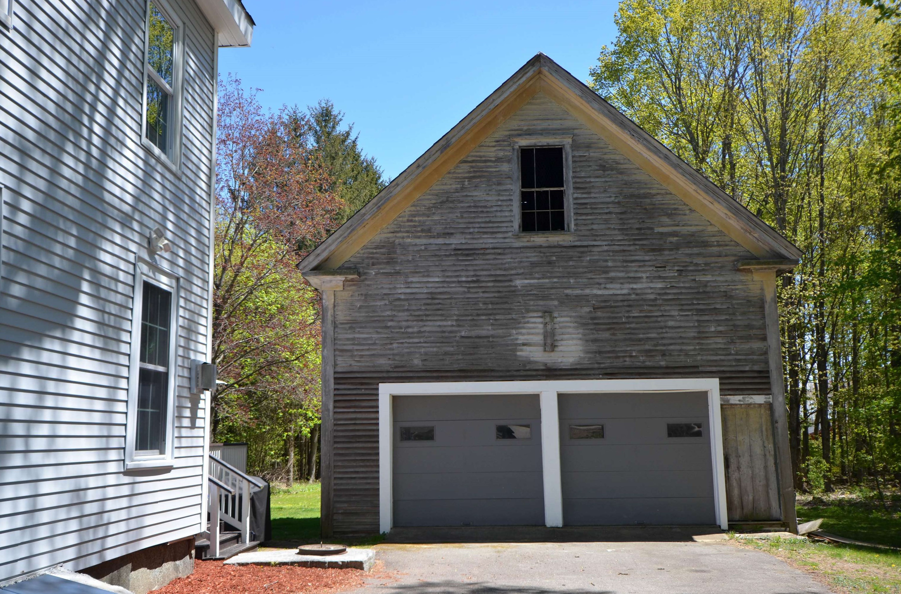 1 Railroad Ave, Newfields, NH 03856 exterior