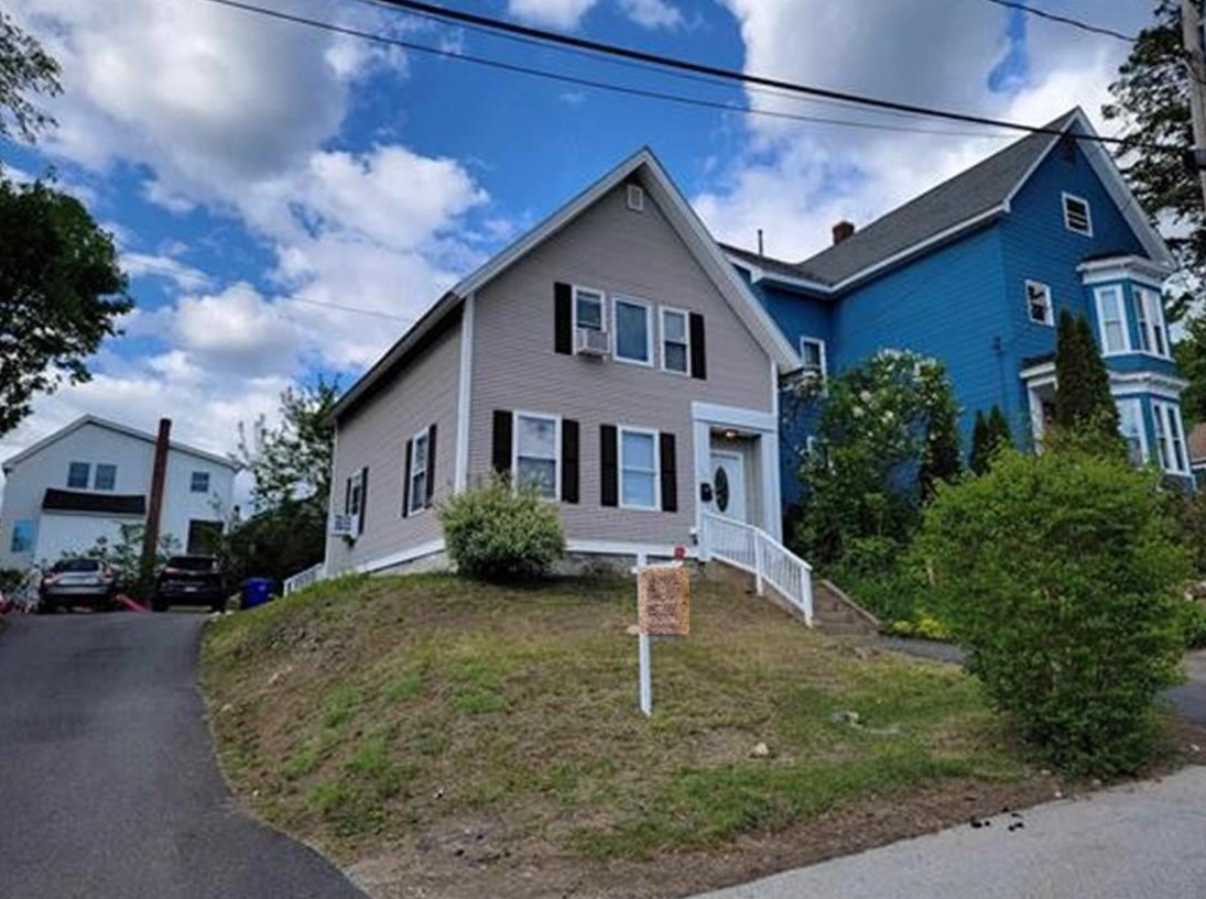 464 Central St, Manchester, NH 03103
