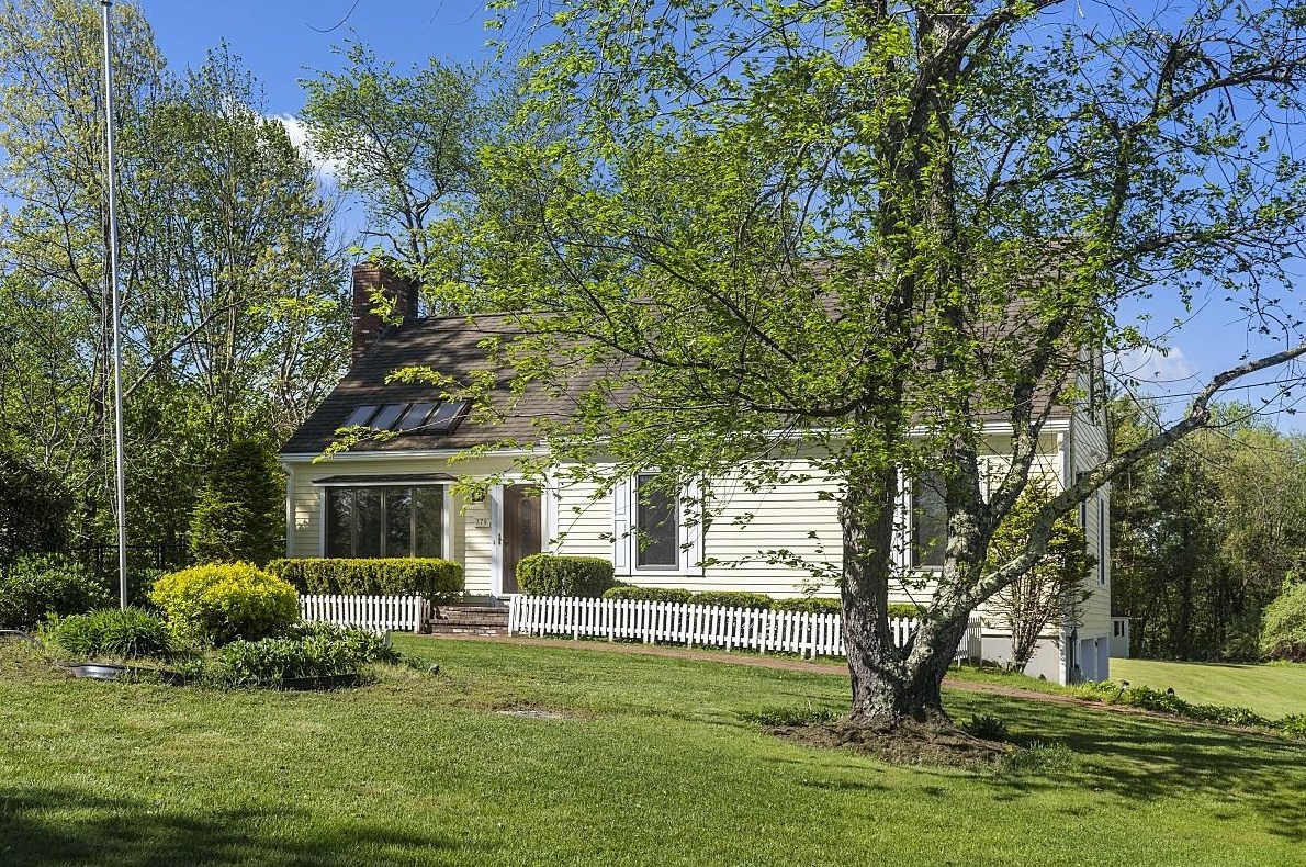 175 Main St, Atkinson, NH 03811-2240