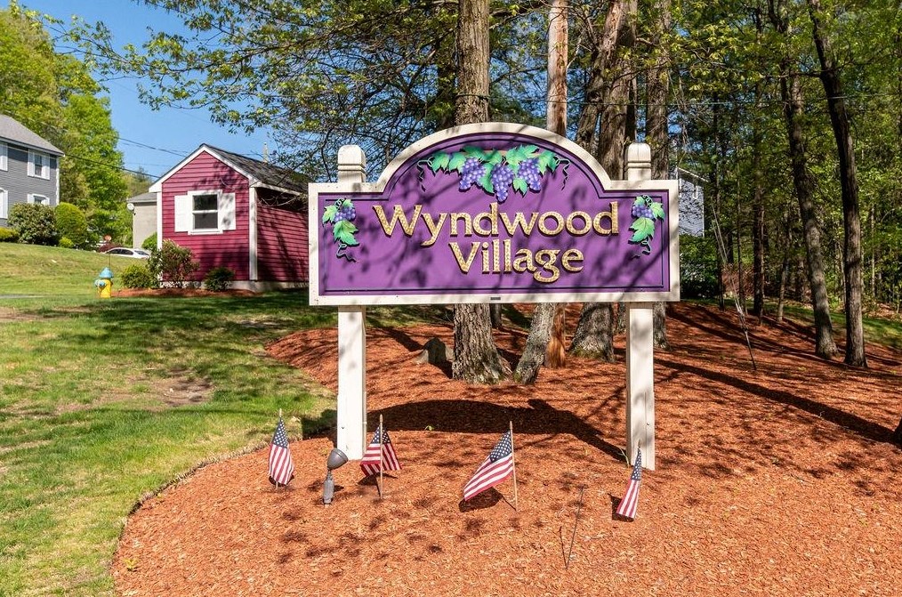 17 Beaujolais Dr, Nashua NH  03062-3672 exterior