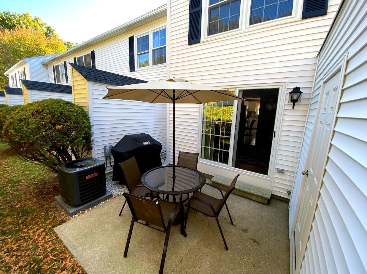 50 Edward J Roy Dr, Manchester NH  03104-4143 exterior