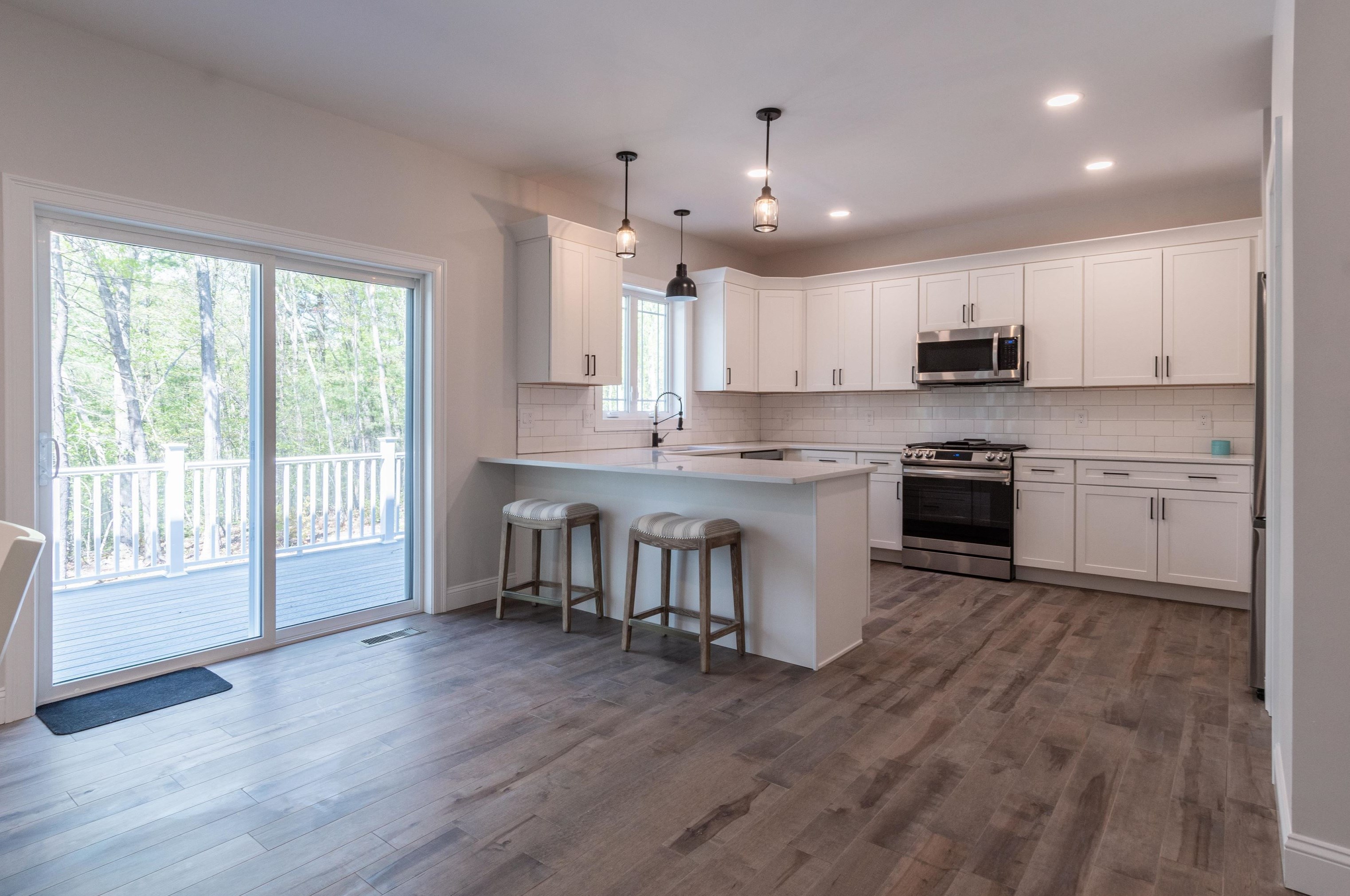 6 Maurais St, Manchester, NH 03106-1207
