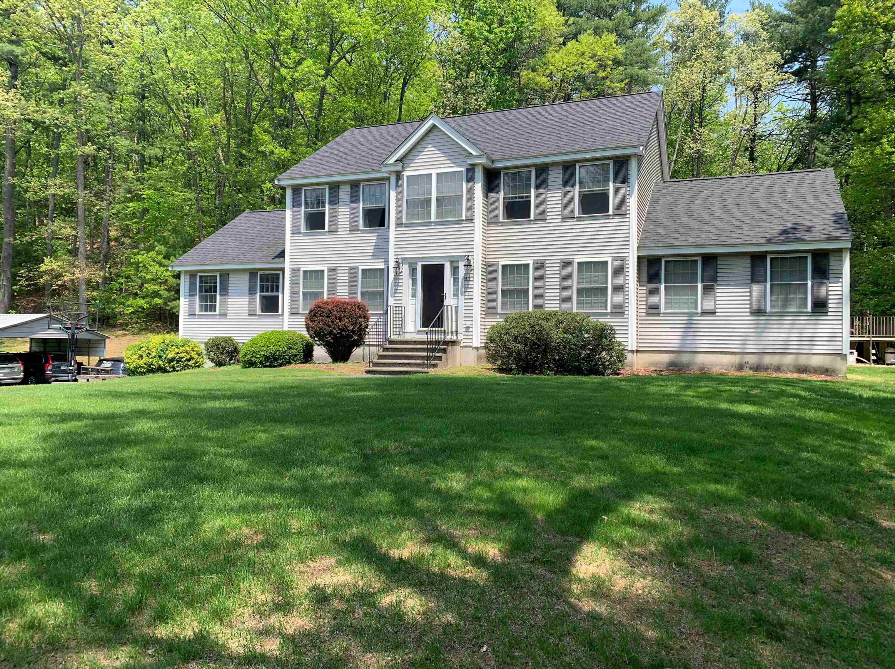 46 Woodlawn Dr, Pelham, NH 03076