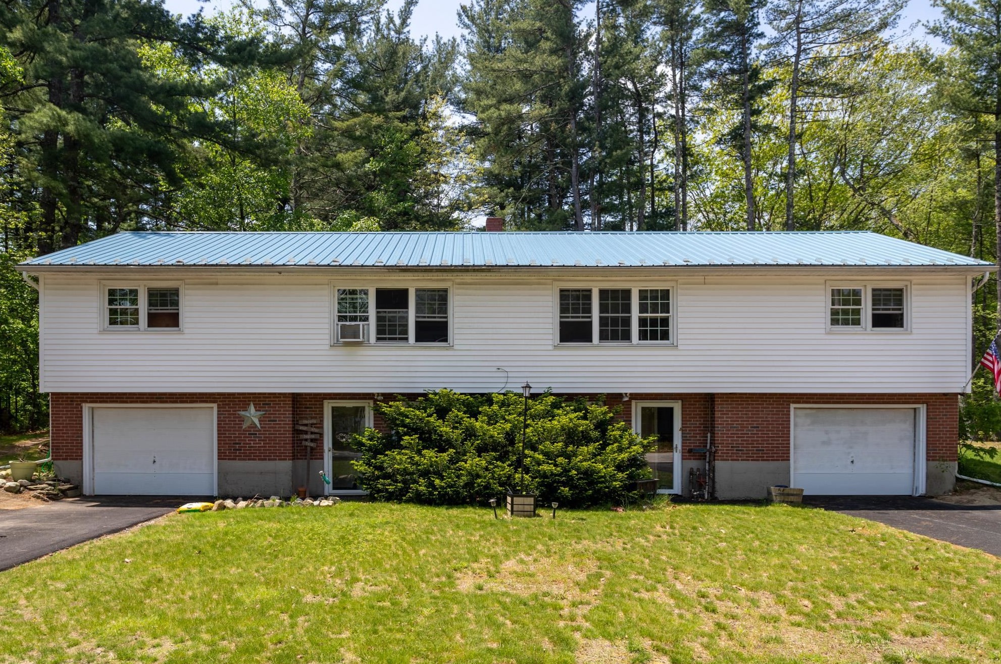 4 Rayes Dr, Hudson NH  03051-3219 exterior