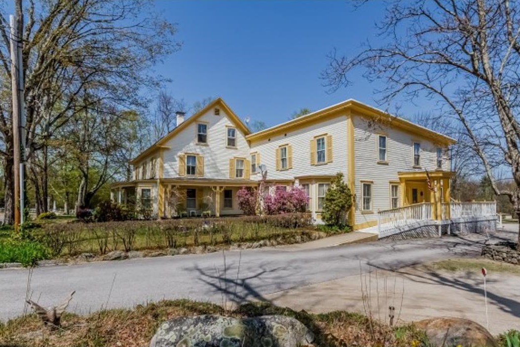 1007 School St, Goffstown, NH 03046