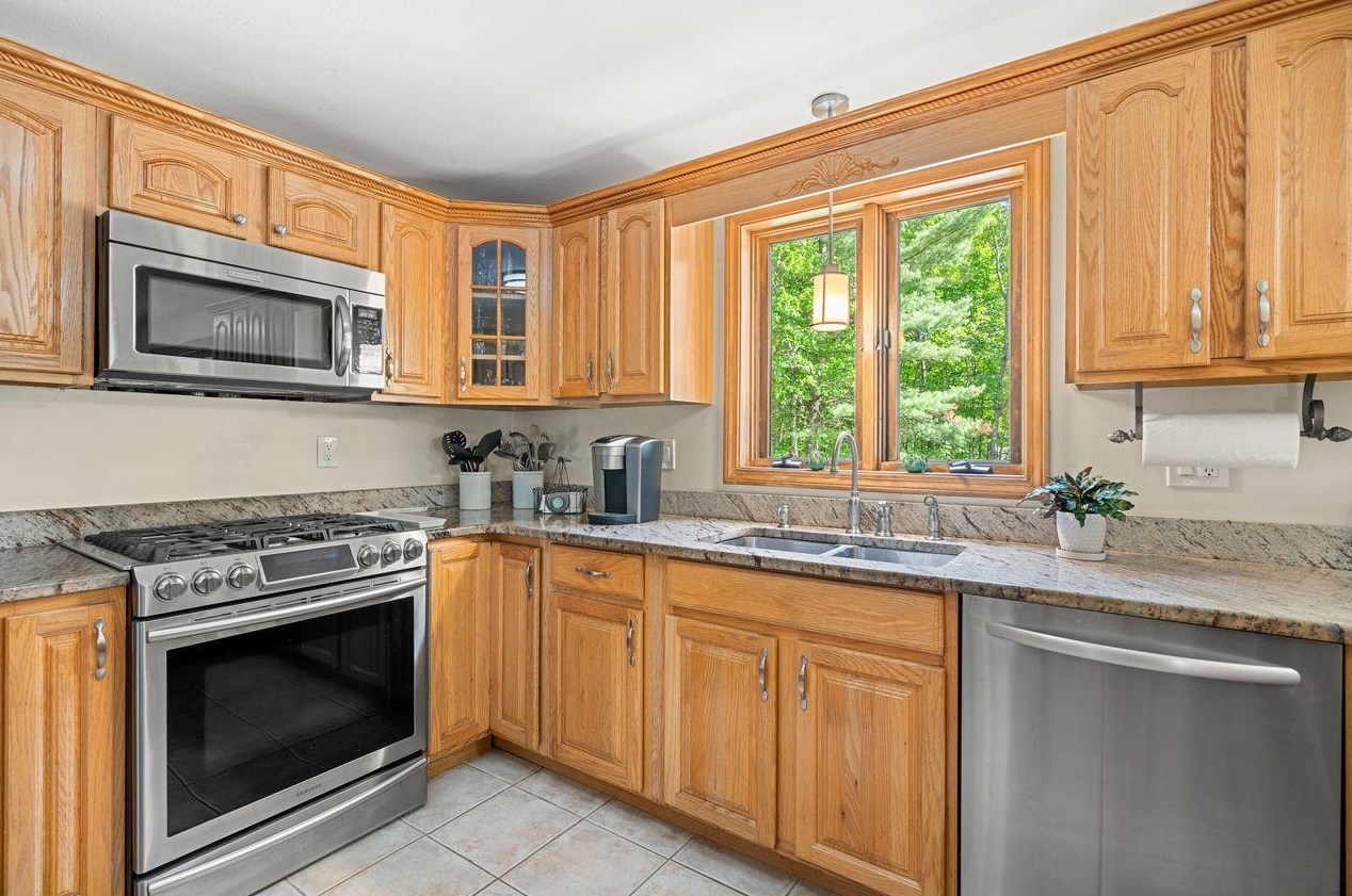 5 4 Winds Rd, Merrimack NH 03054-6804 exterior