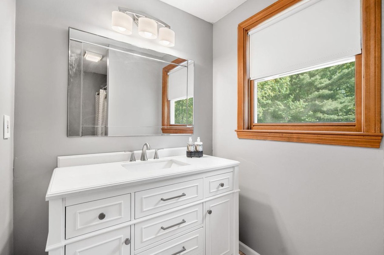 5 4 Winds Rd, Merrimack NH 03054-6804 exterior