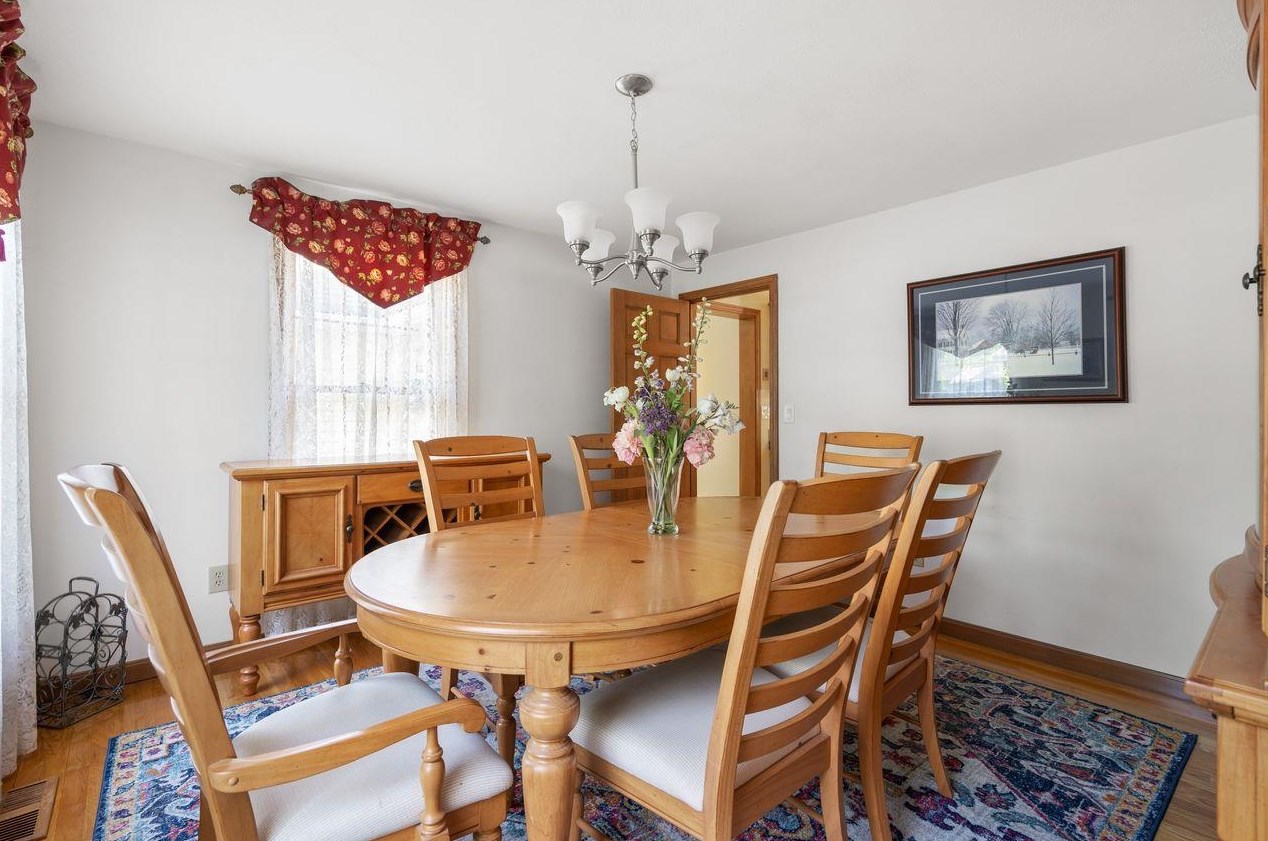 5 4 Winds Rd, Merrimack NH 03054-6804 exterior