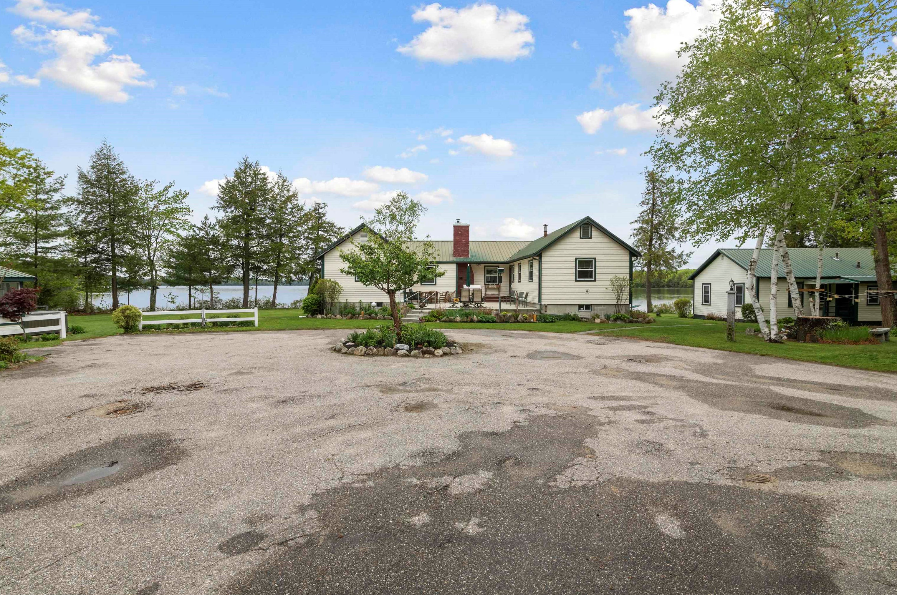 79 Sunset Point Rd, Tuftonboro, NH 03894-4907