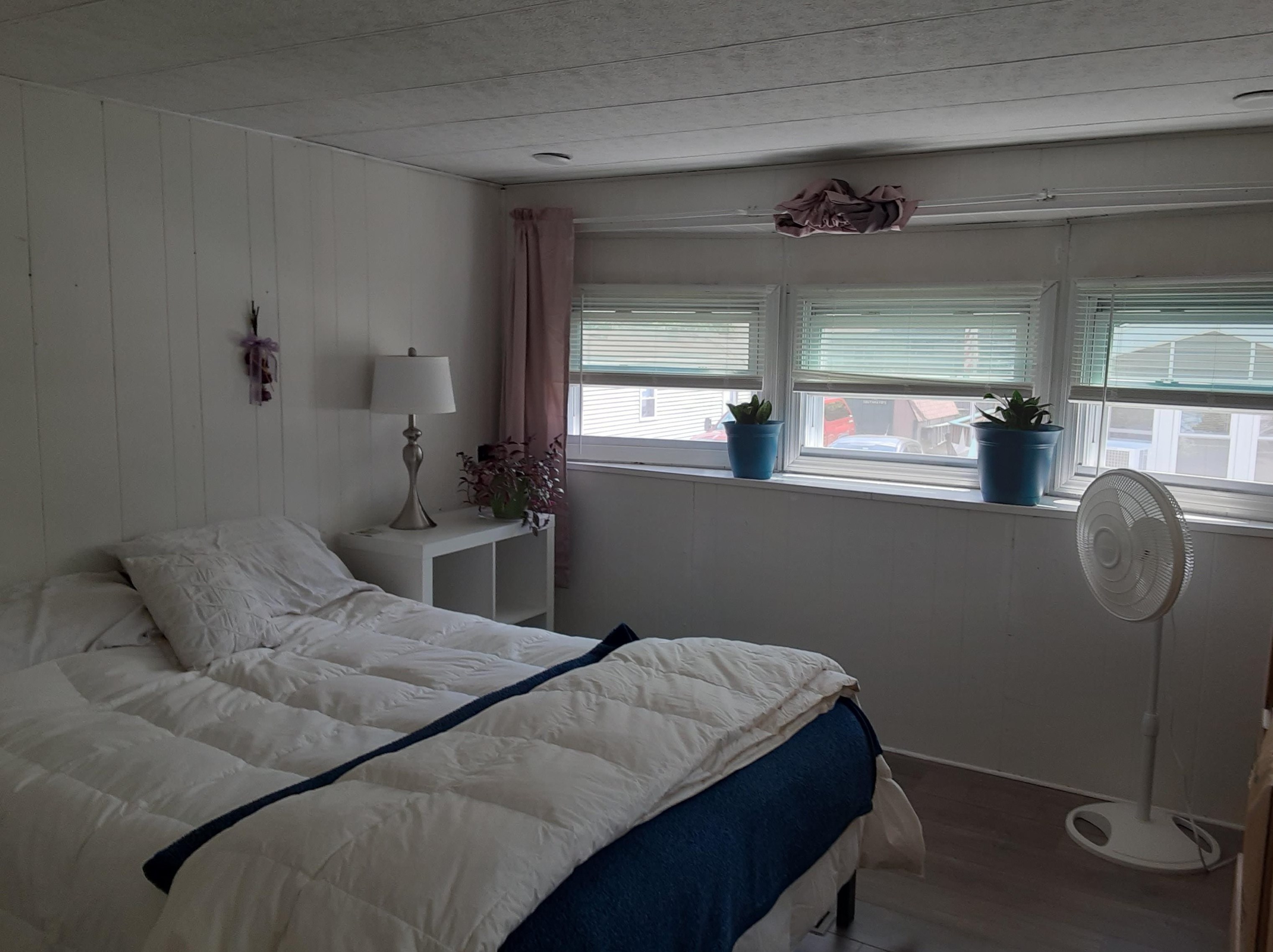 12 Mobile Dr, Hudson NH  03051-3909 exterior