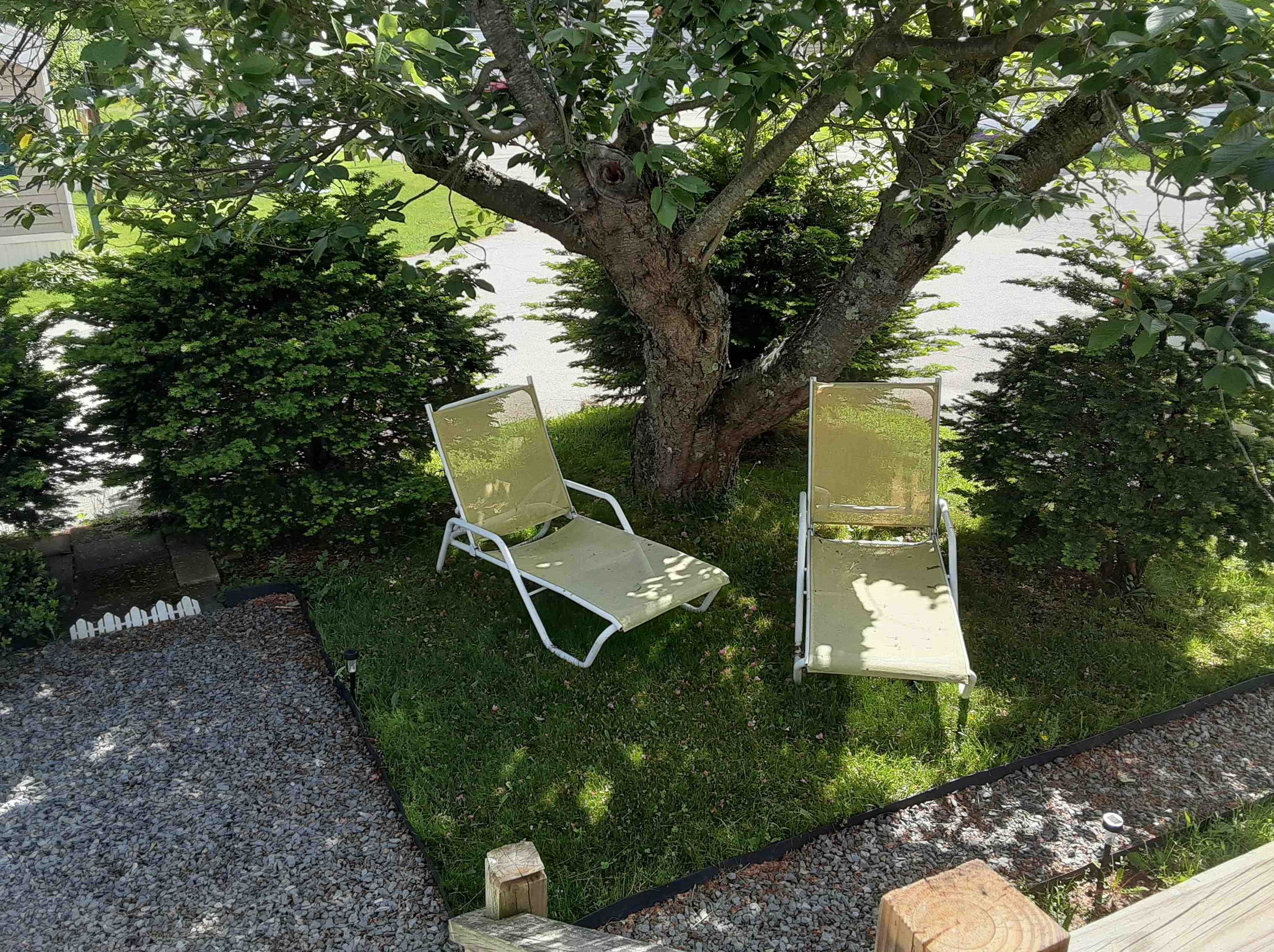 12 Mobile Dr, Hudson NH  03051-3909 exterior