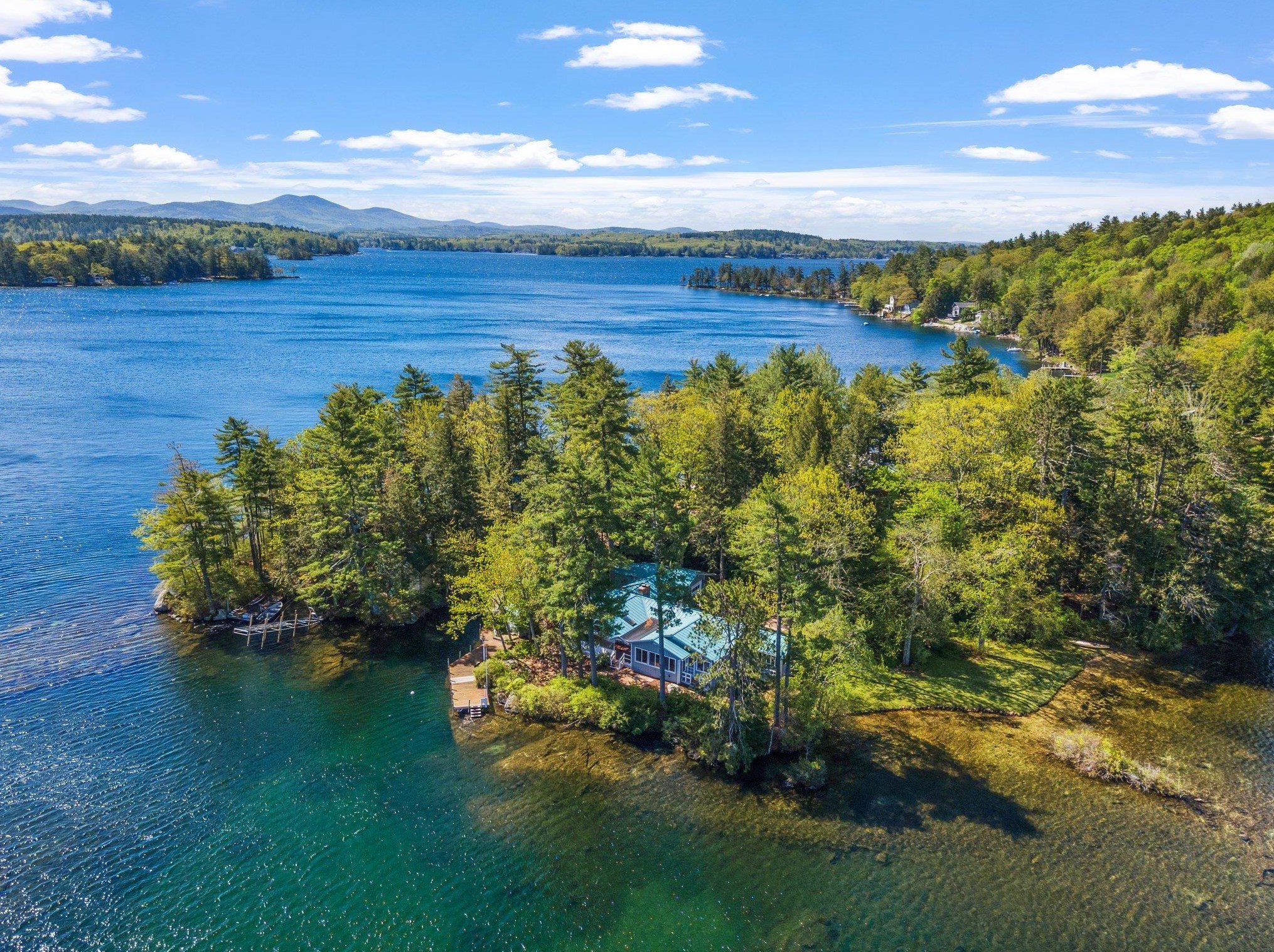 40 Oak Island Rd, Meredith NH  03253-6731 exterior