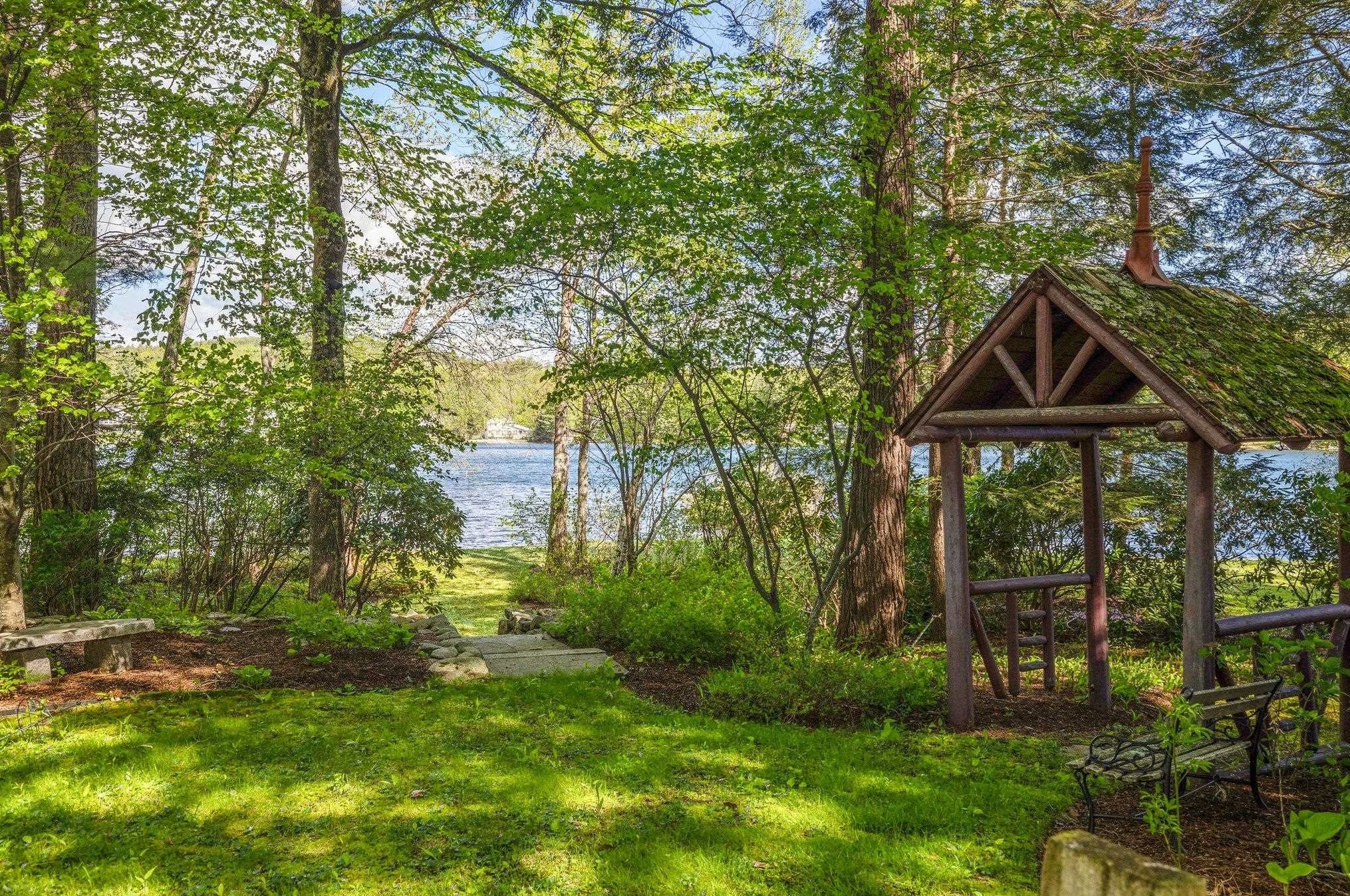 40 Oak Island Rd, Meredith NH  03253-6731 exterior