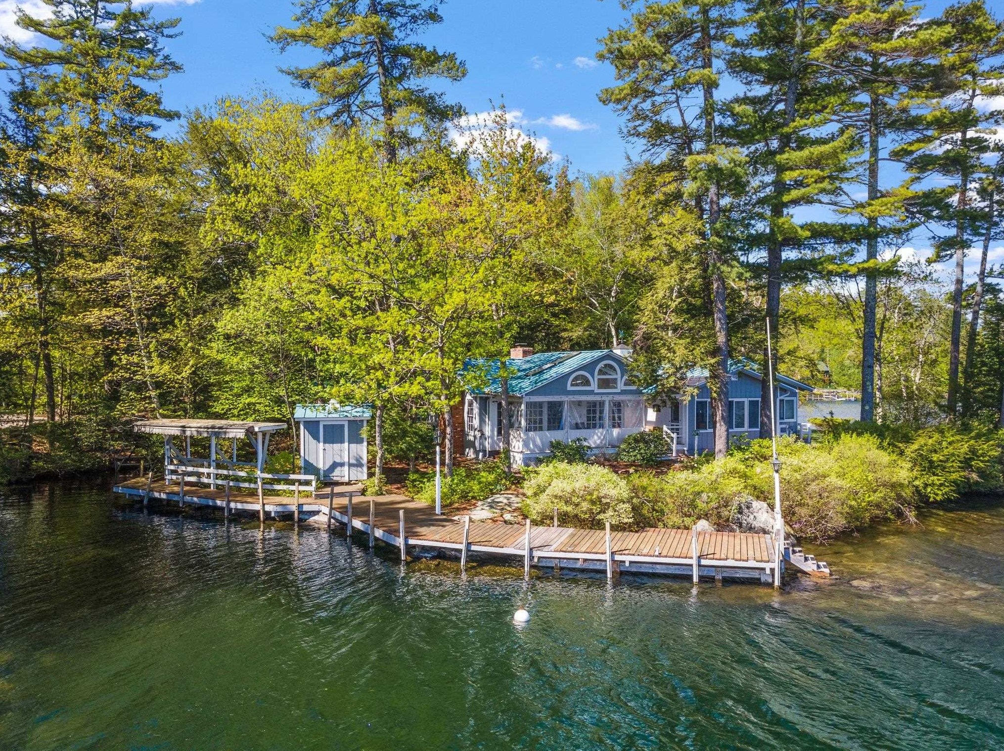 40 Oak Island Rd, Meredith NH  03253-6731 exterior