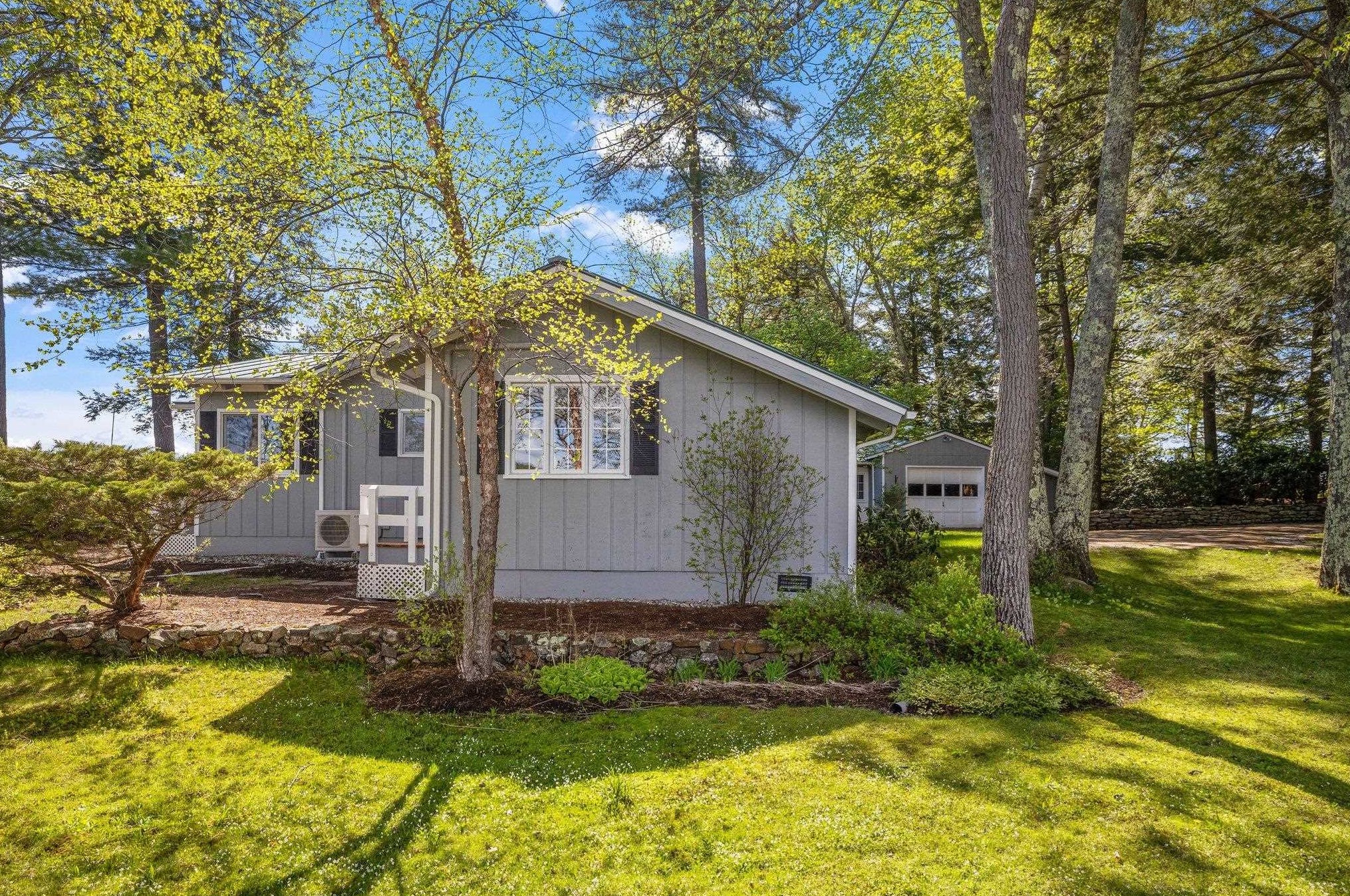 40 Oak Island Rd, Meredith NH  03253-6731 exterior