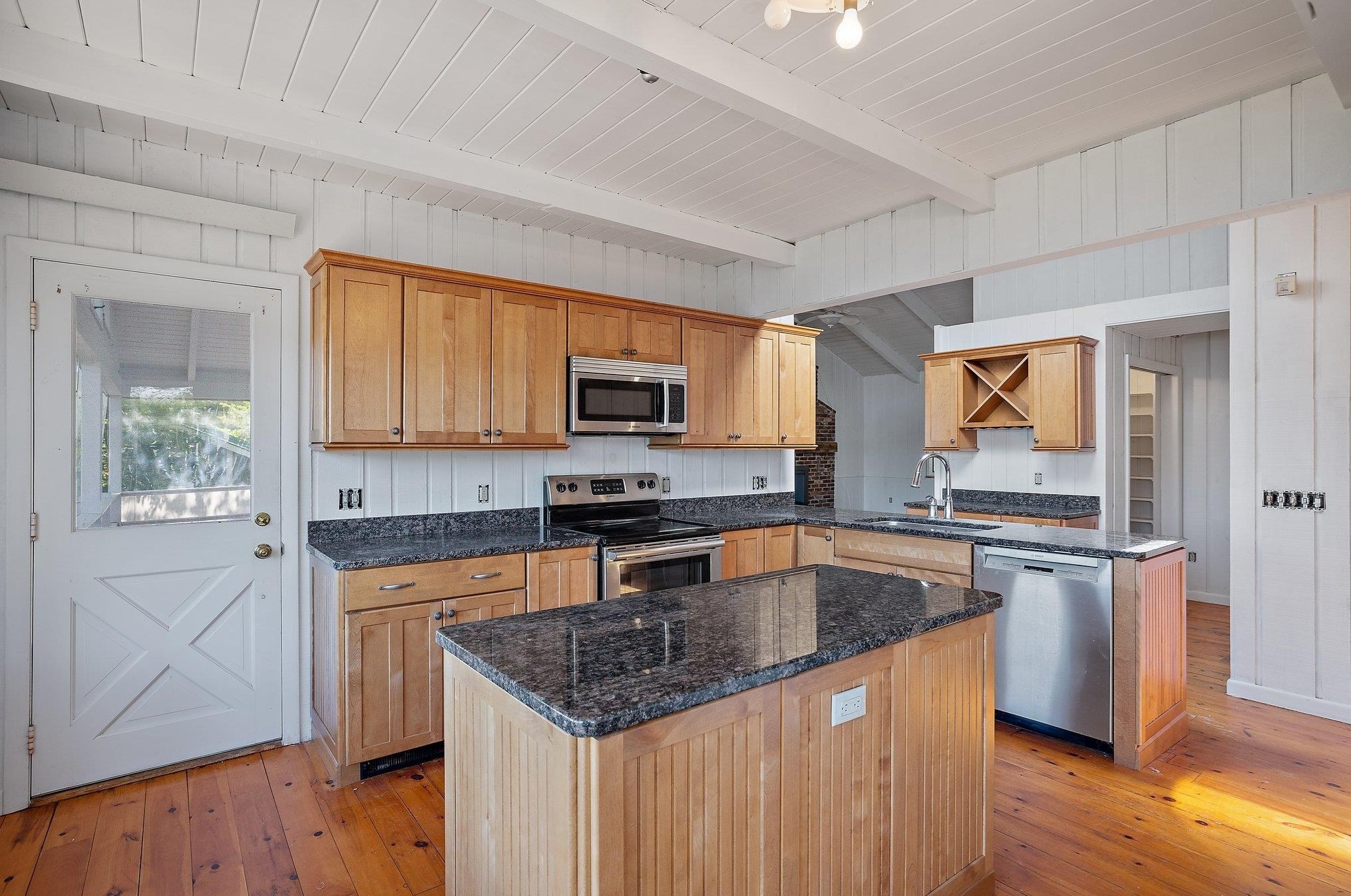 40 Oak Island Rd, Meredith NH  03253-6731 exterior